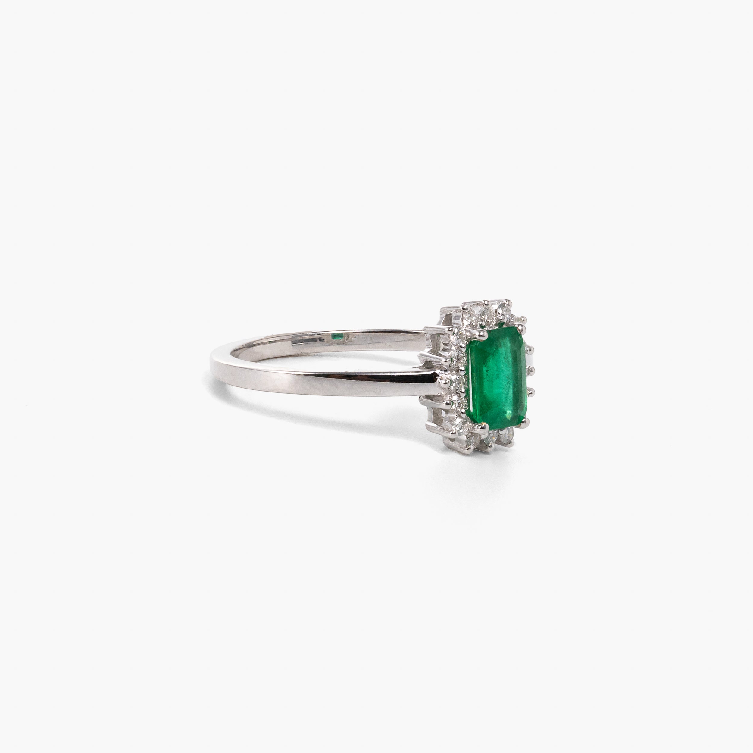 Inel aur 18k cu smarald 0.69 si diamante