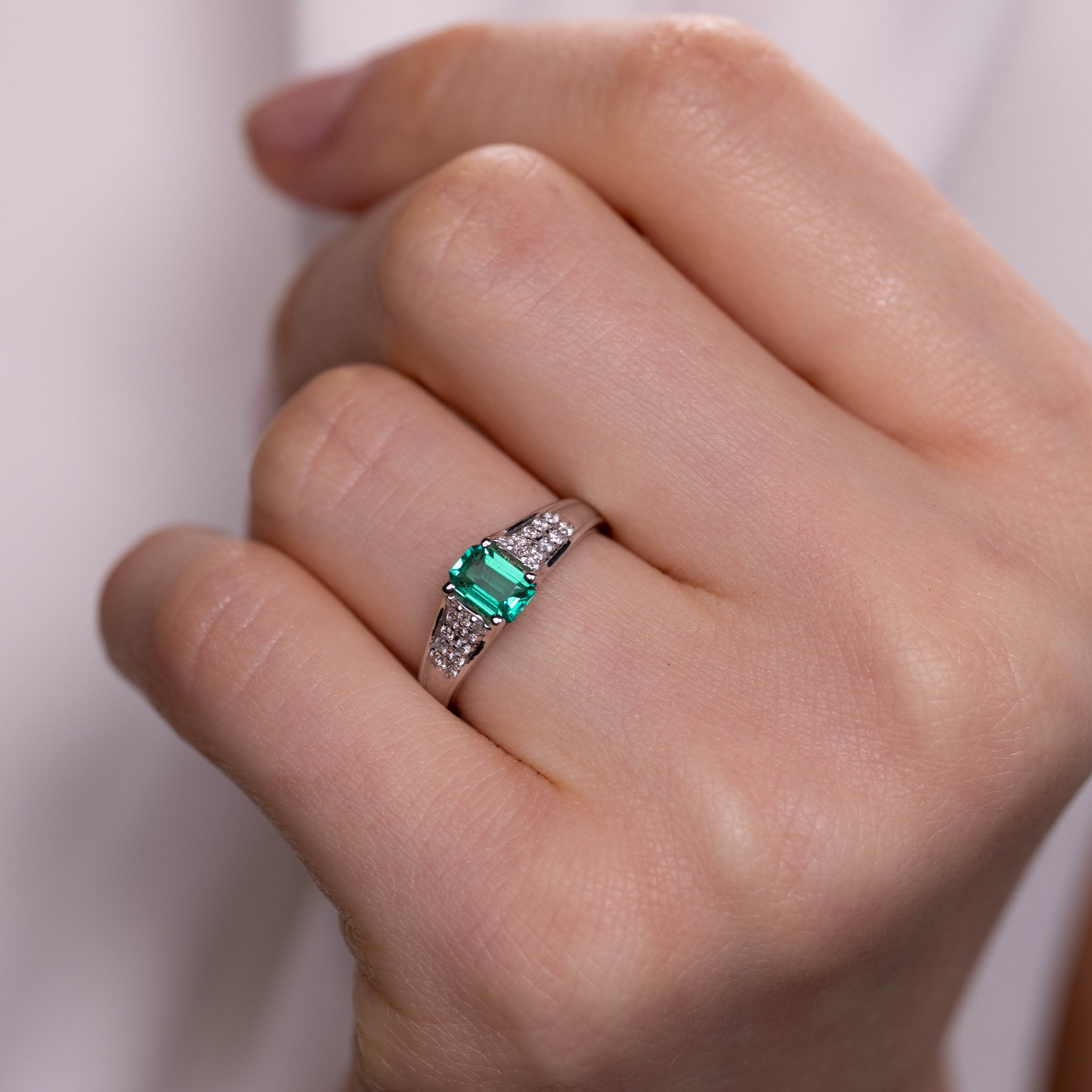 India Green Emerald Ring with Diamonds