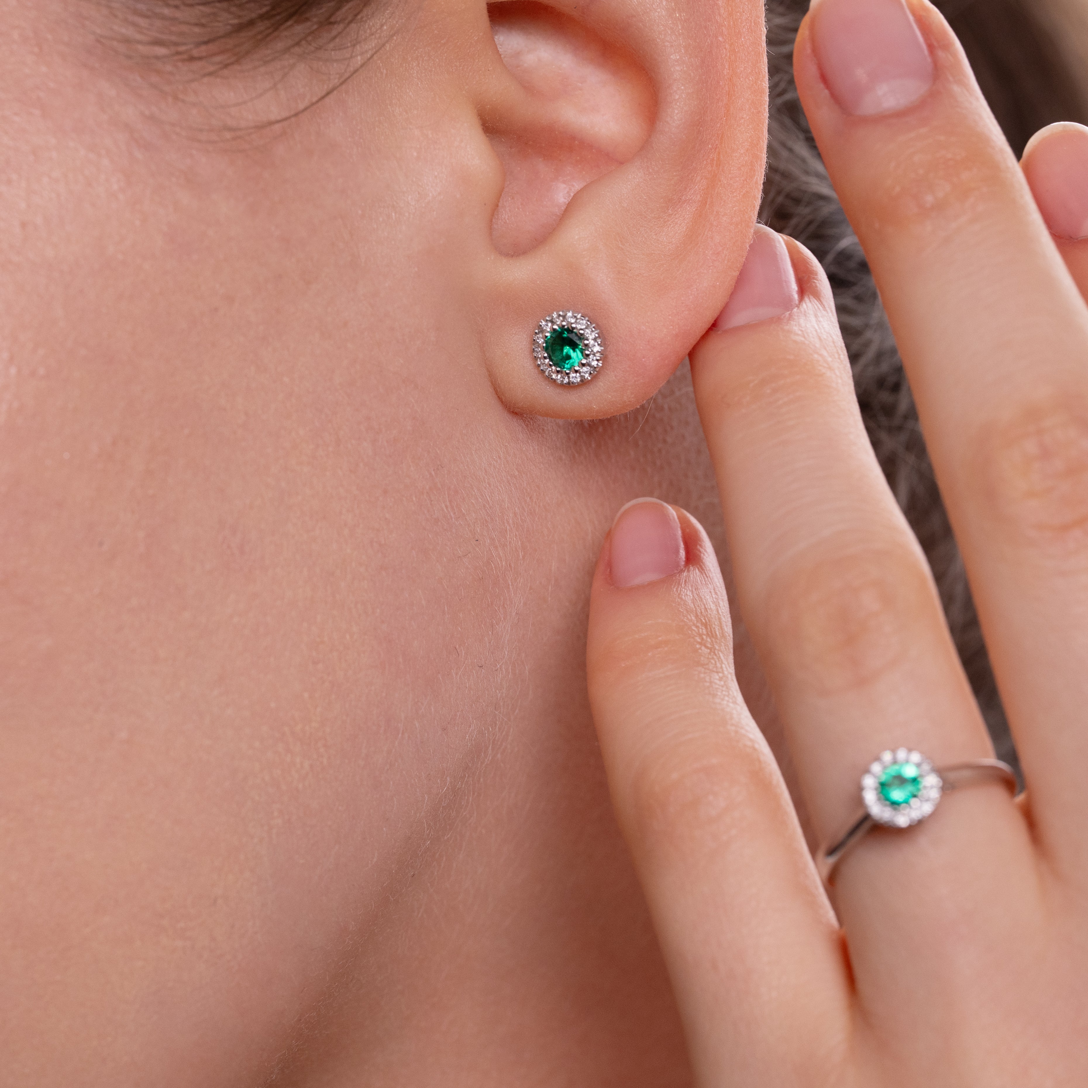 Spotlight earrings with Emeralds and Diamonds