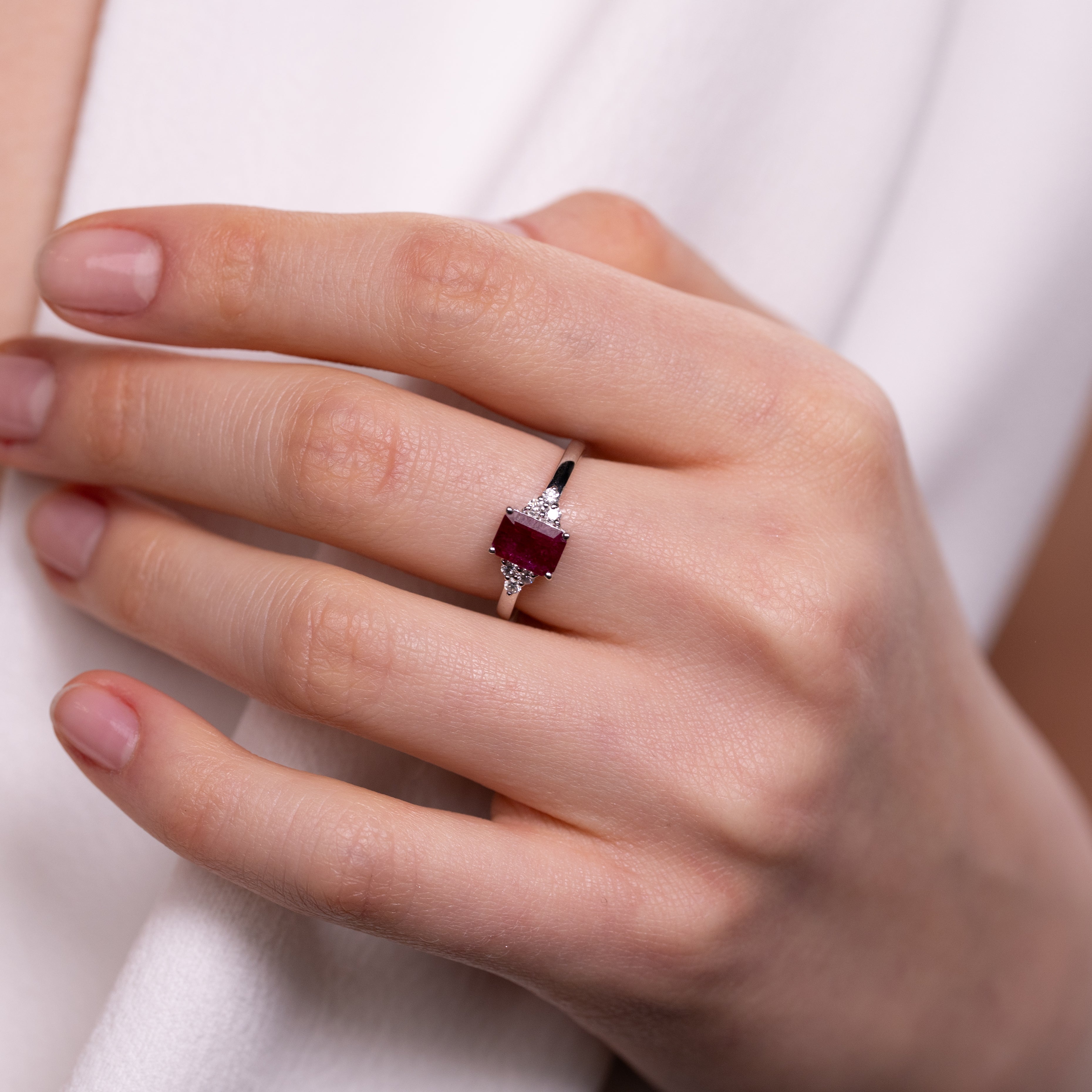 Inel aur 18k cu rubin 1.24 ct si diamante