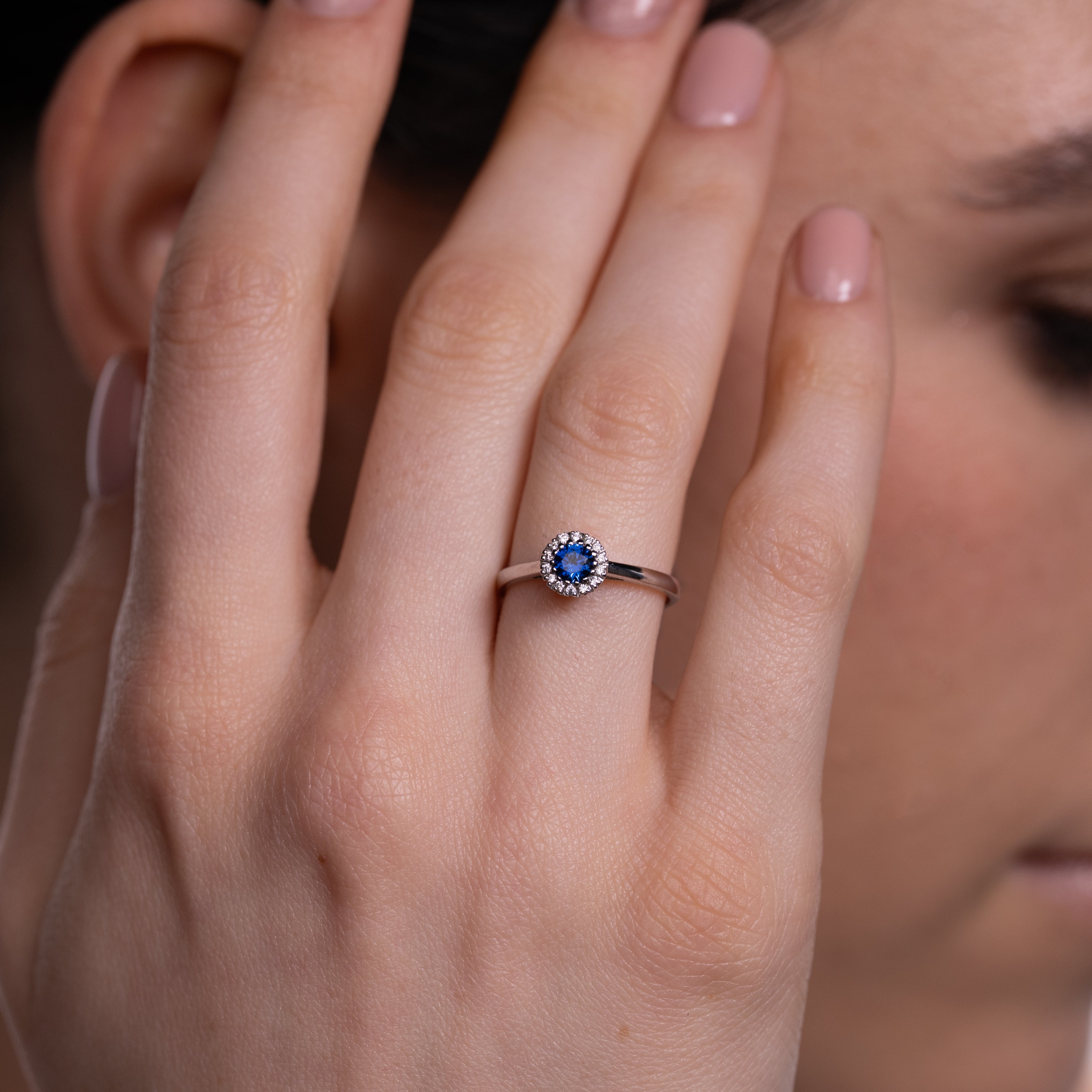 Inel aur 18k cu safir 0.35 ct si diamante 0.07 ct