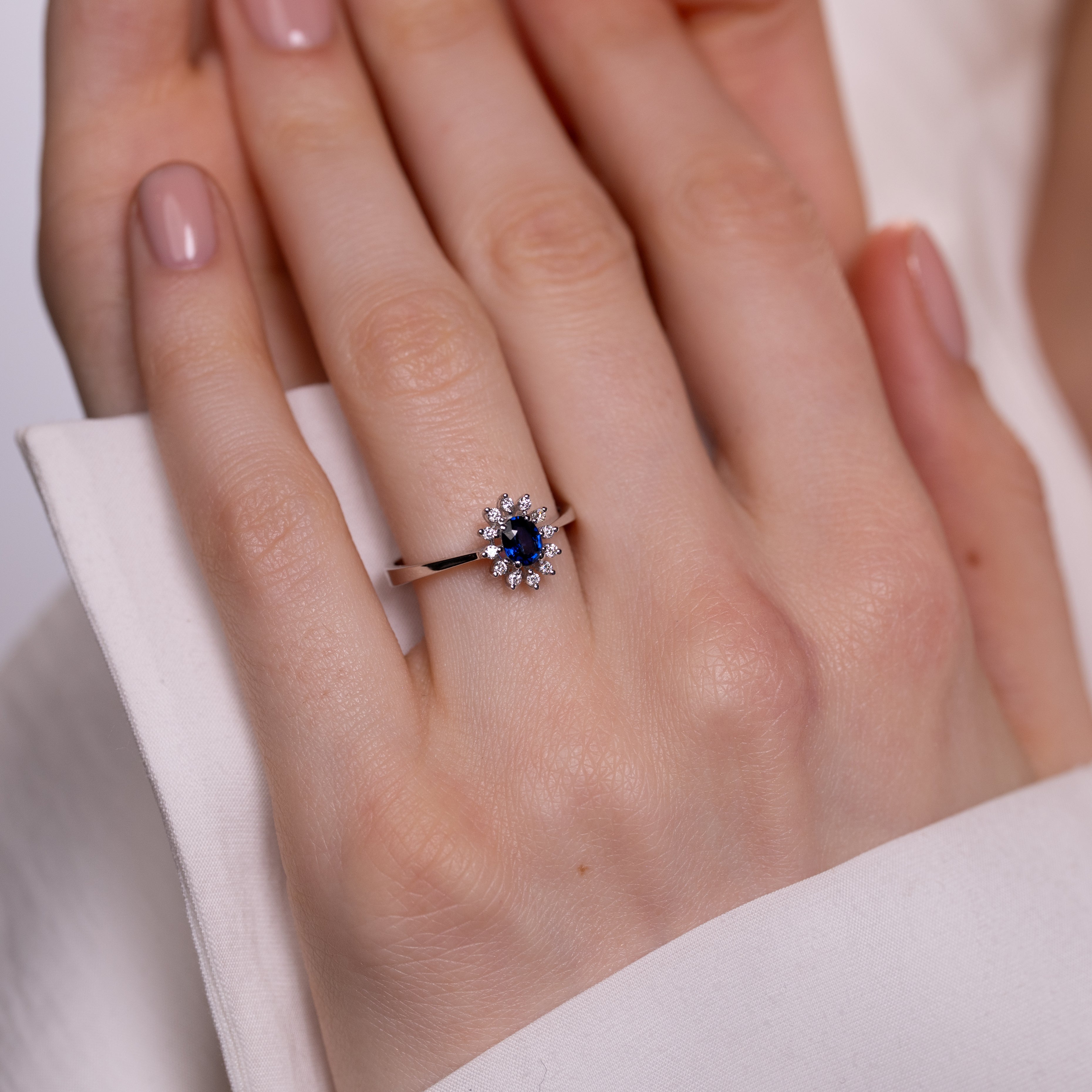 Inel aur 18k cu safir 0.39 ct si diamante 0.12 ct