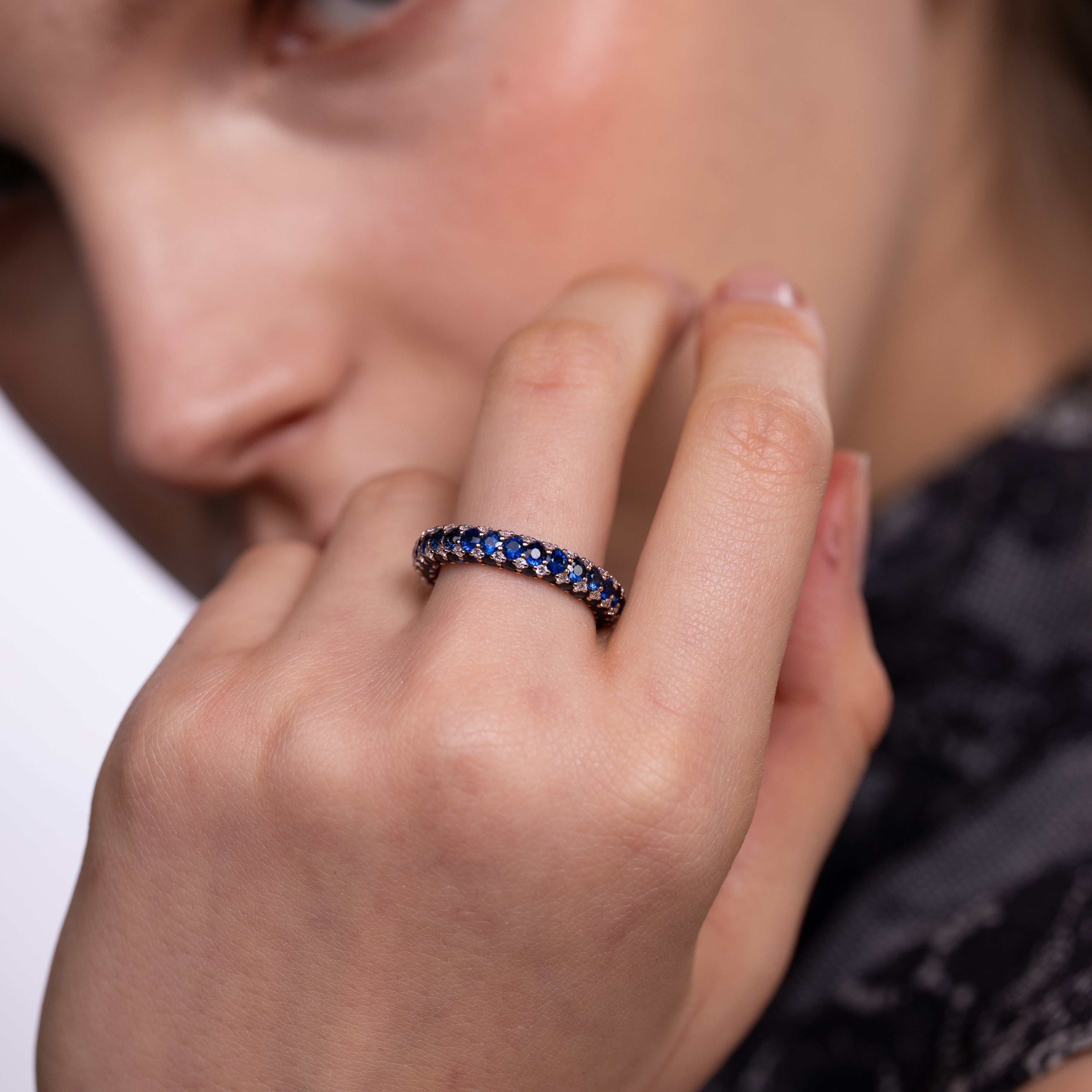 Inel eternity aur 18k cu safire 5.86 ct si diamante 0.58 ct