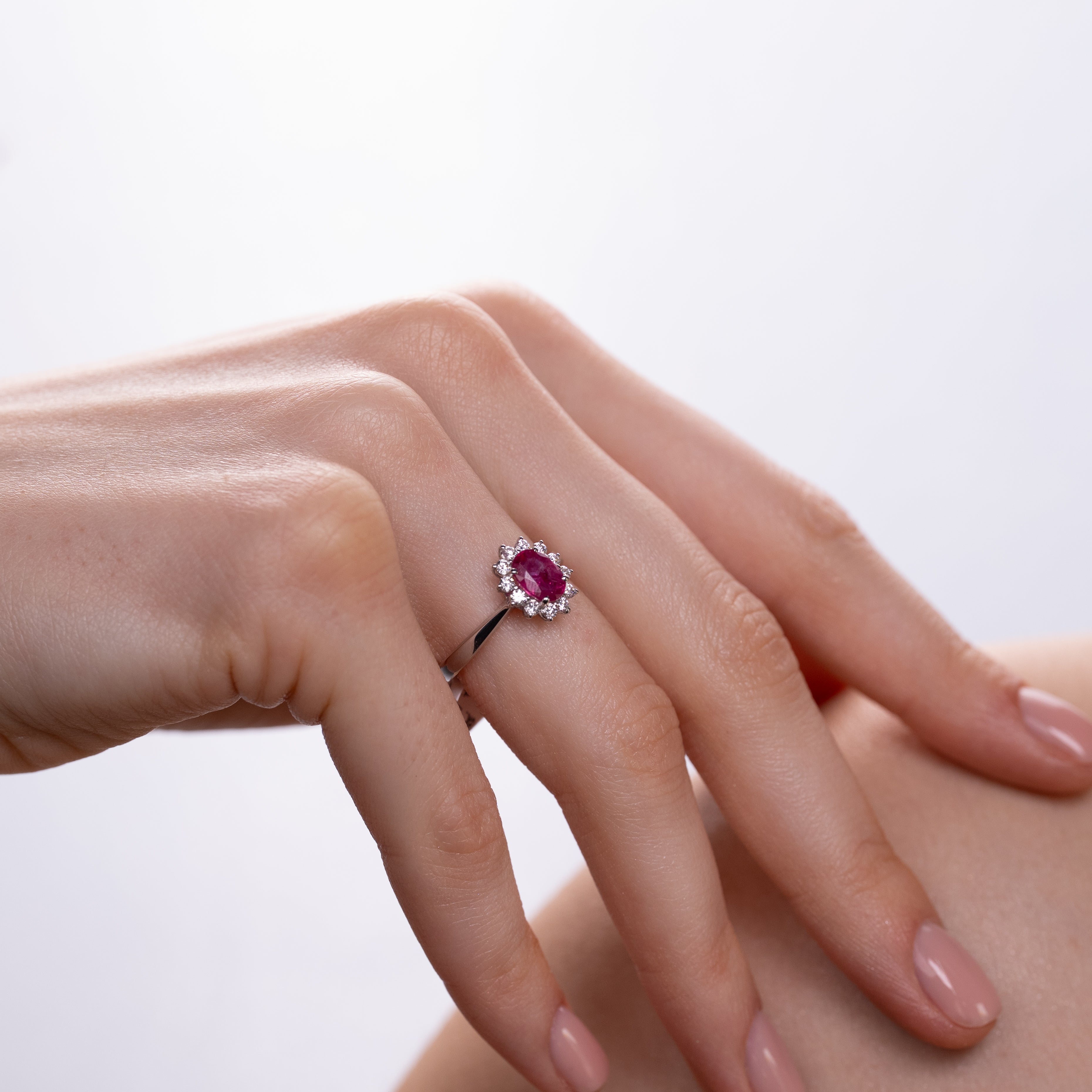 Inel aur 18k cu rubin 1.25 ct si diamante