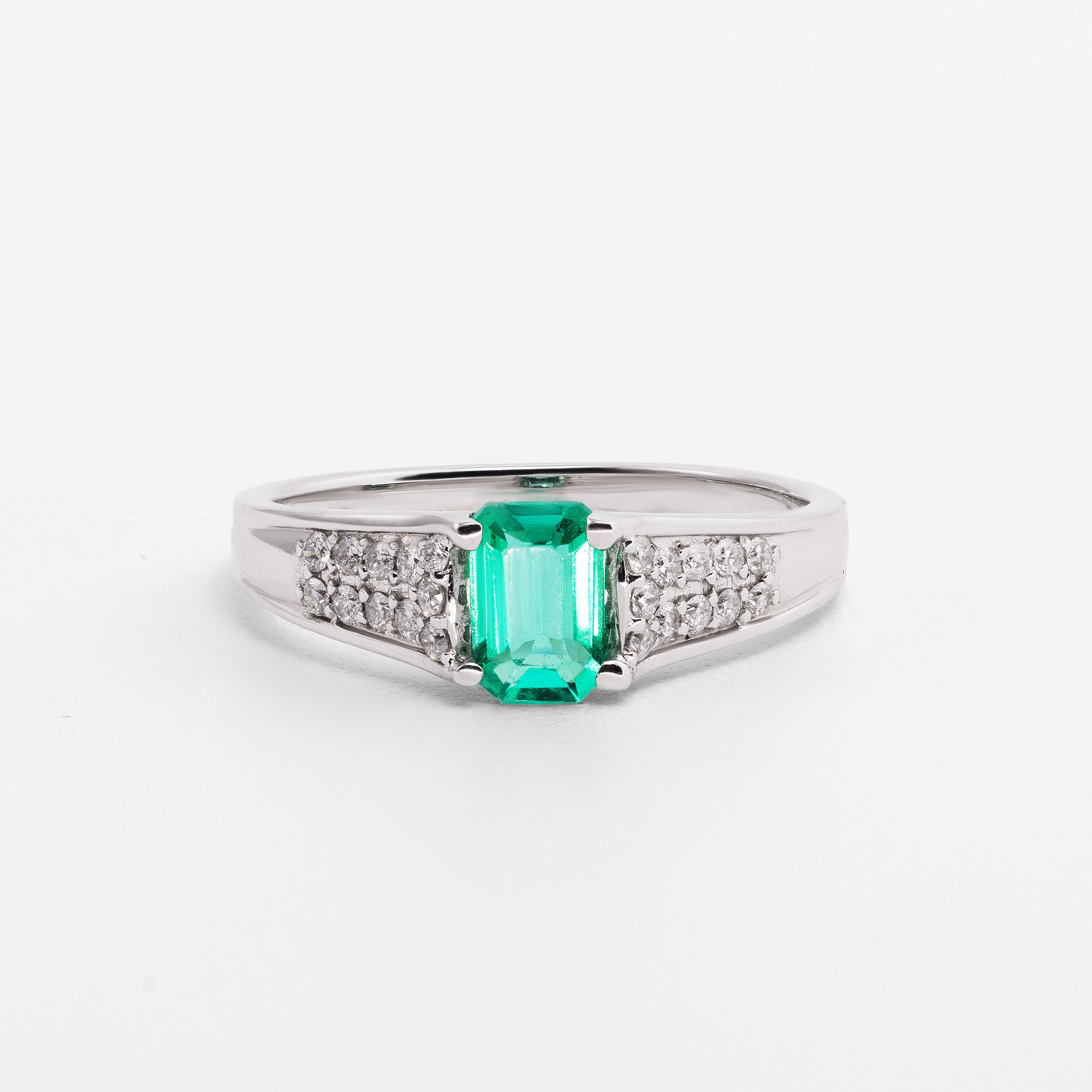 India Green Emerald Ring with Diamonds