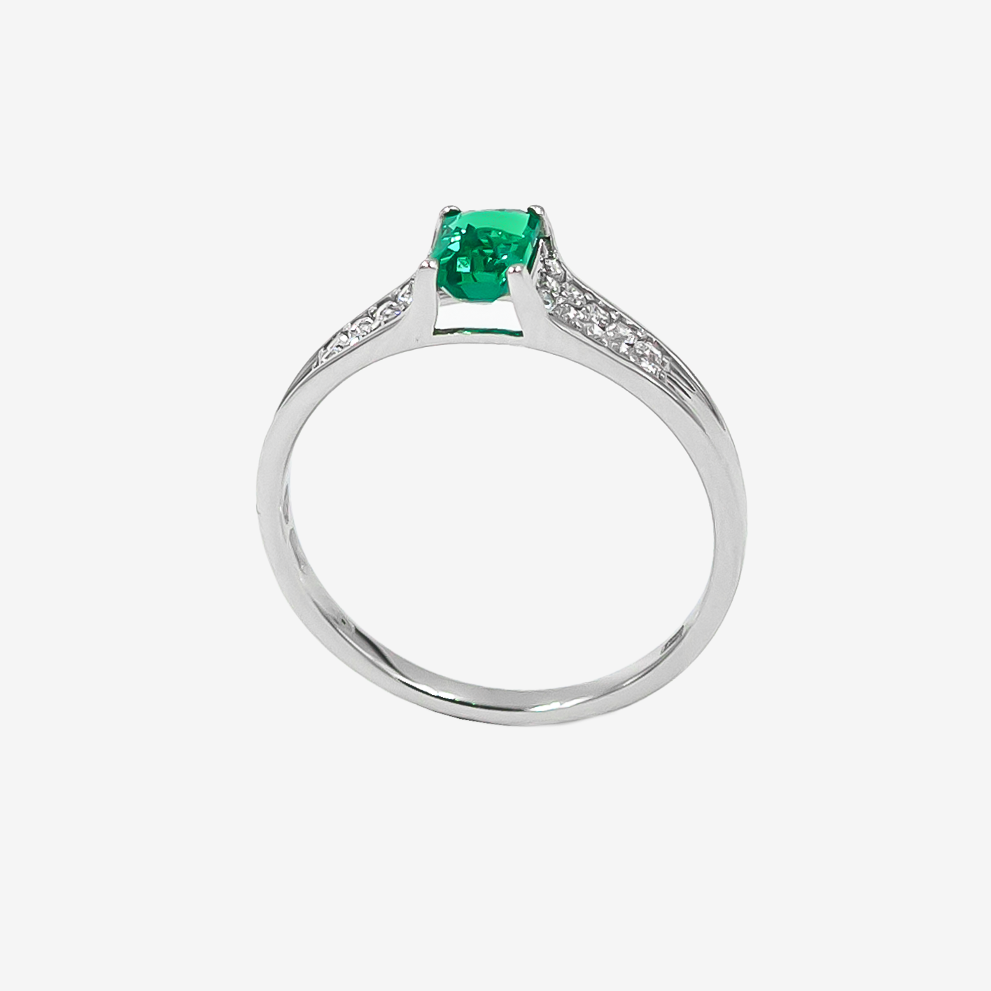India Green Emerald Ring with Diamonds
