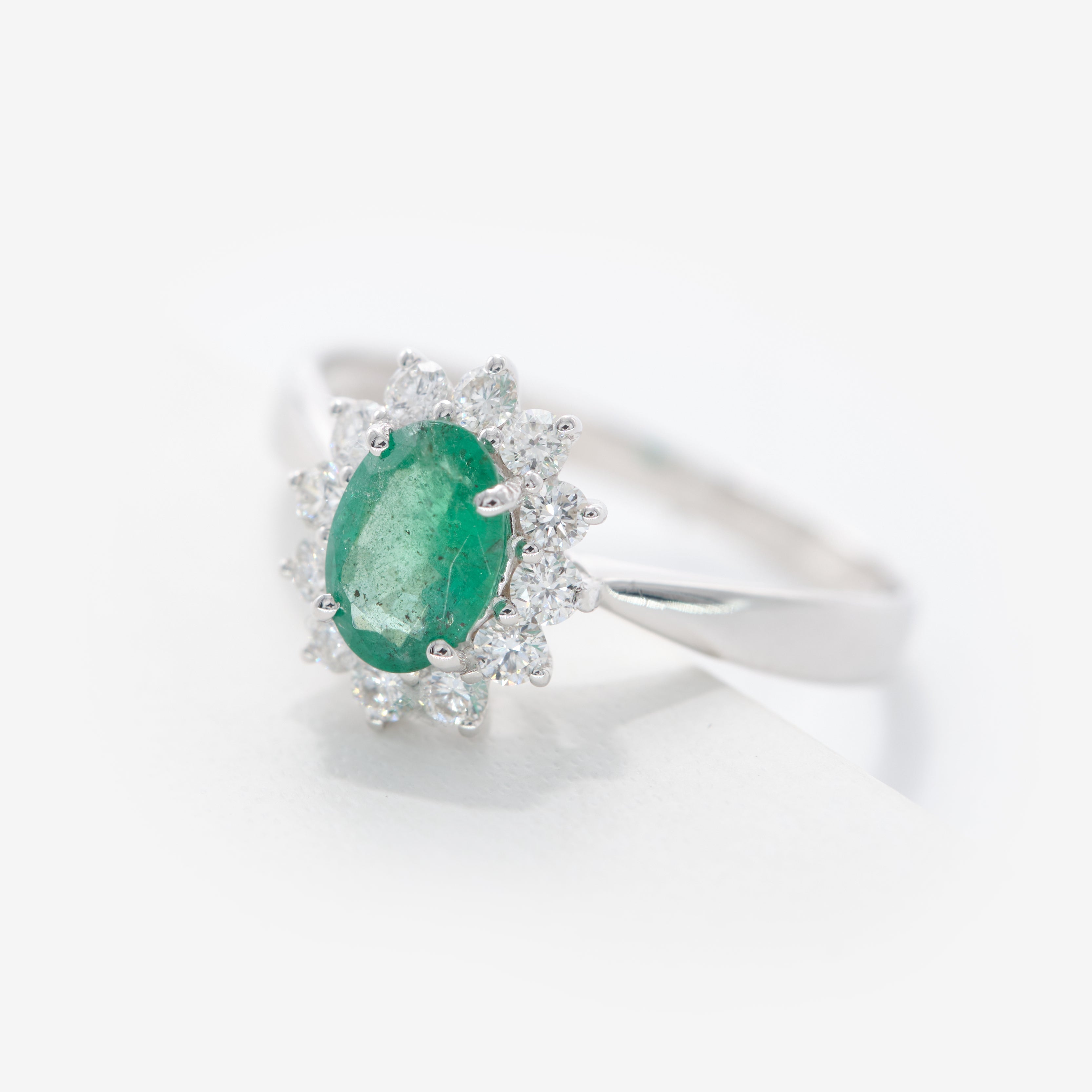 Hiraani ring with emerald and diamonds