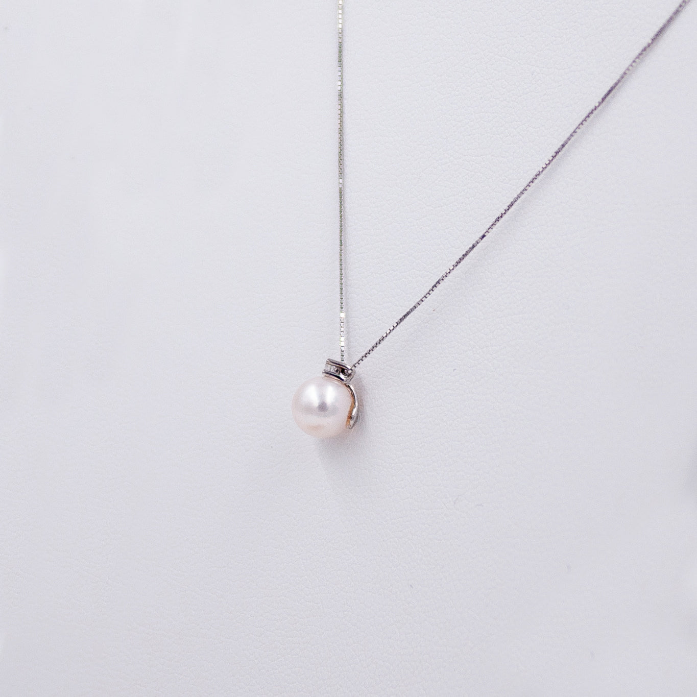 Colier aur 18k cu perla Akoia si diamant