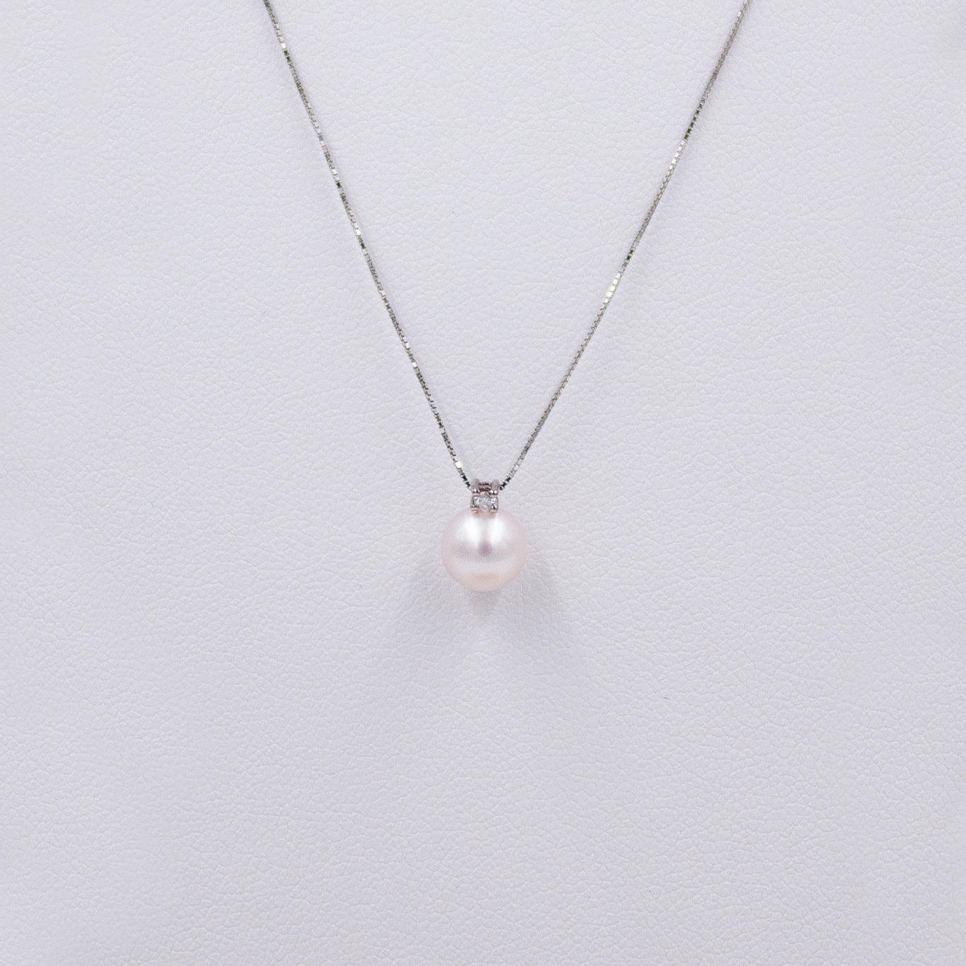 Colier aur 18k cu perla Akoia si diamant