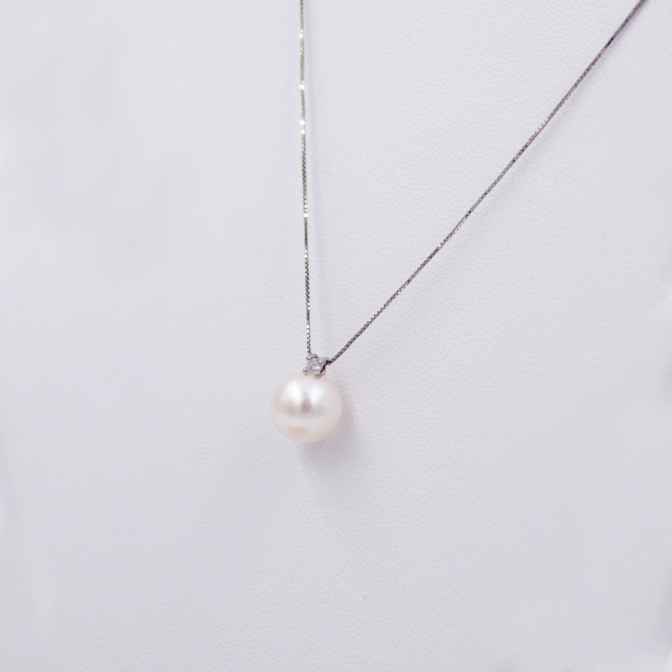 Colier aur 18k cu perla Akoia si diamant