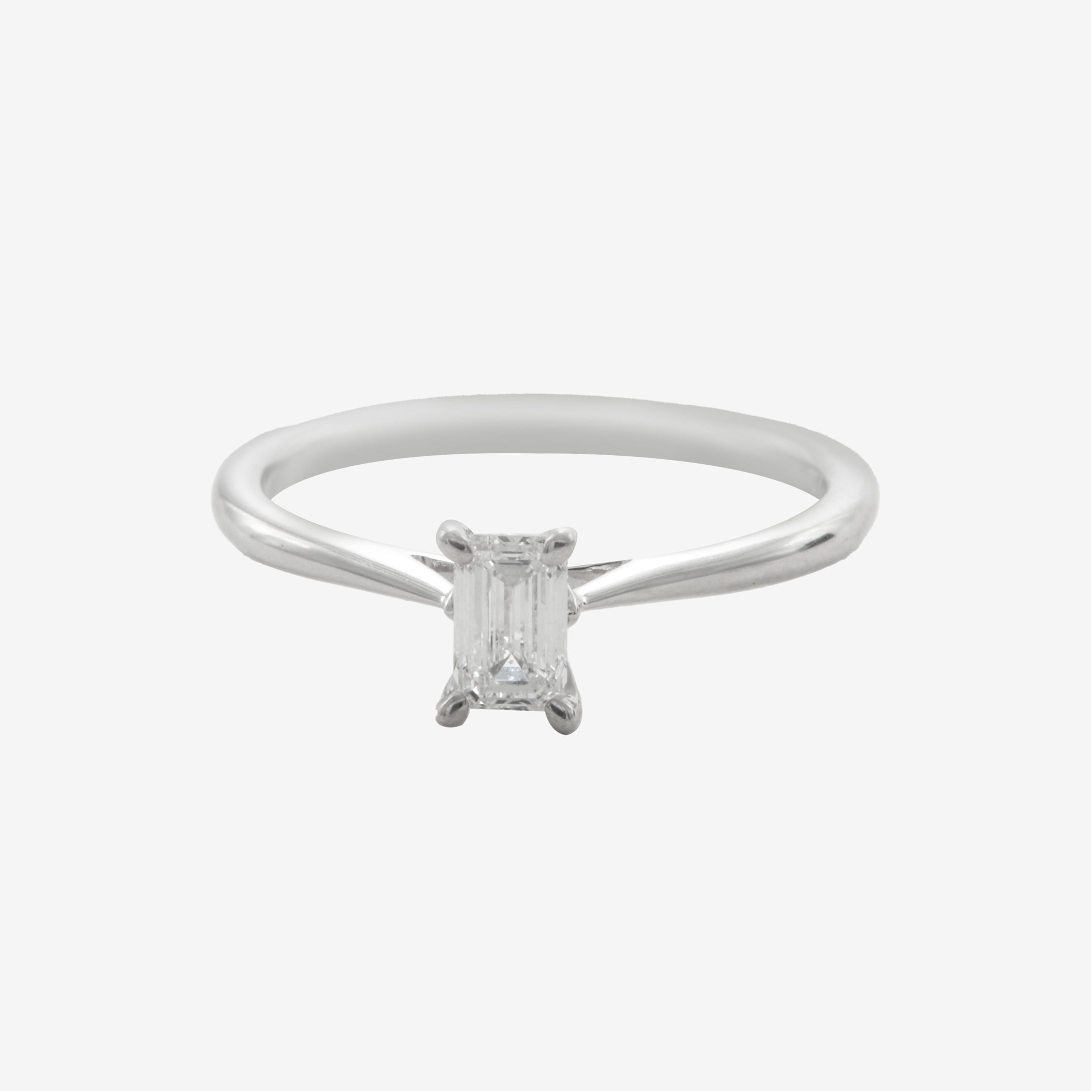 Inel de logodna Selene din platina cu diamant emerald cut 0.42 ct, GIA
