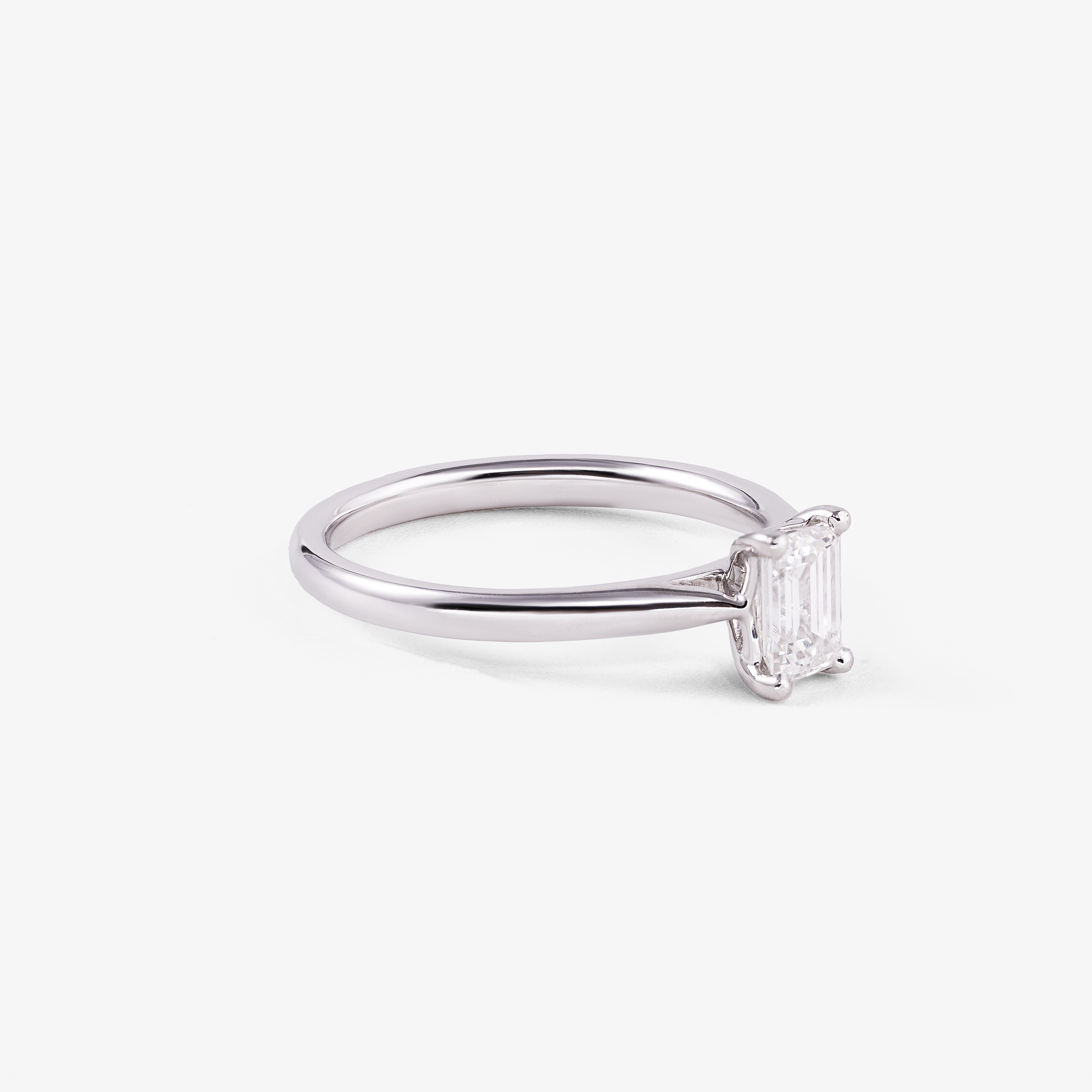 Inel de logodna cu diamant emerald cut 0.58 ct - certificat GIA
