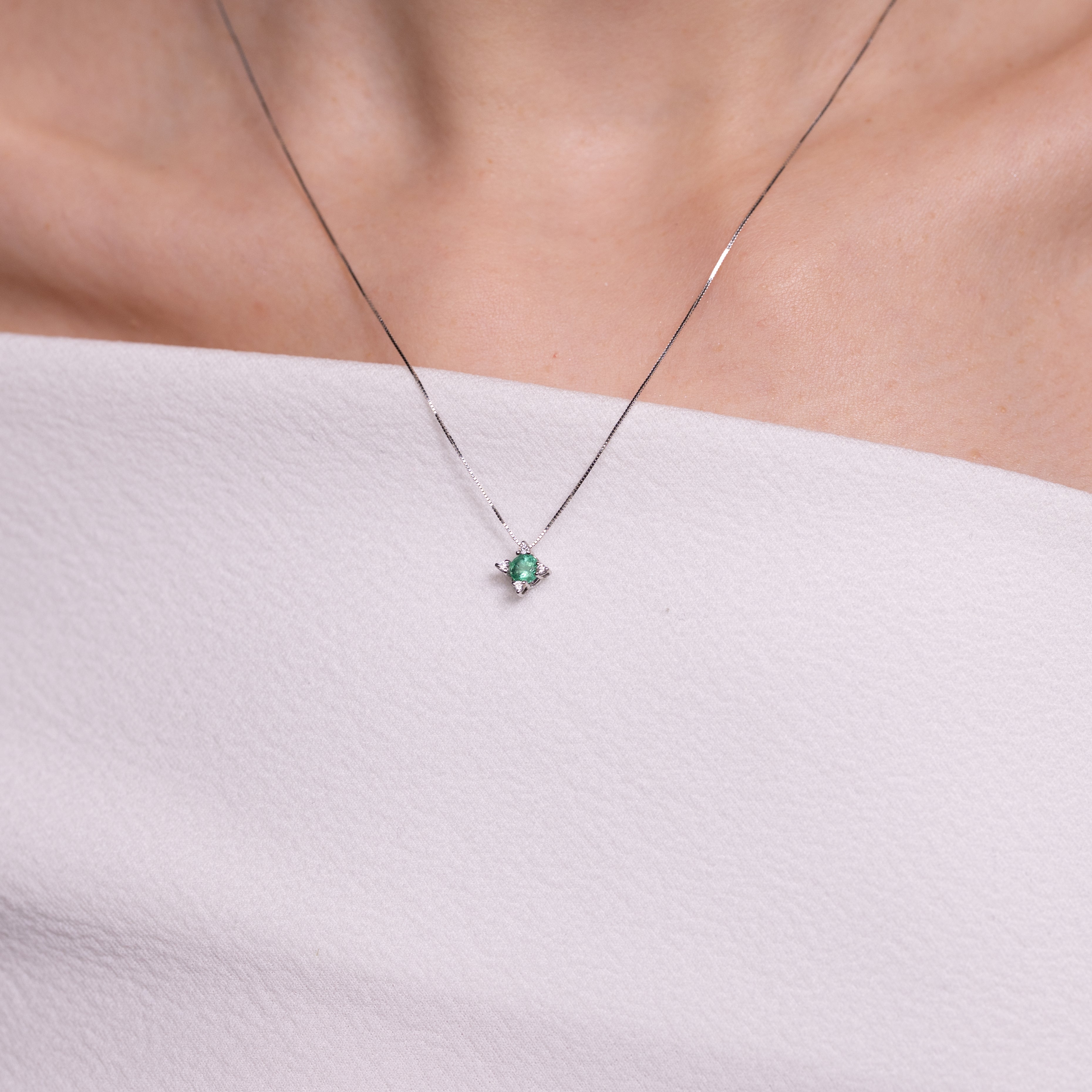 Colier aur 18k cu smarald 0.28 ct si diamante