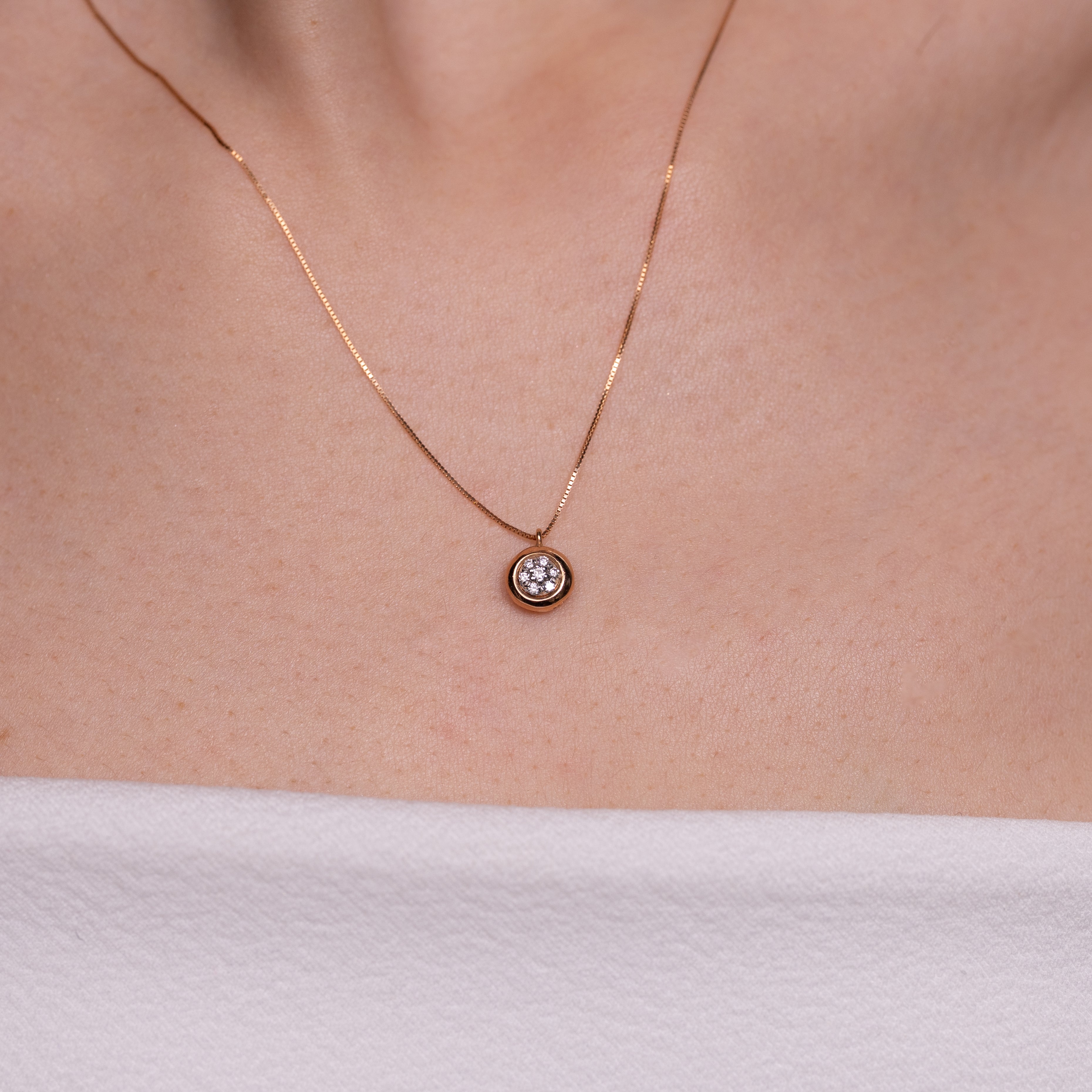Colier aur roz 18k cu diamante 0.05 ct