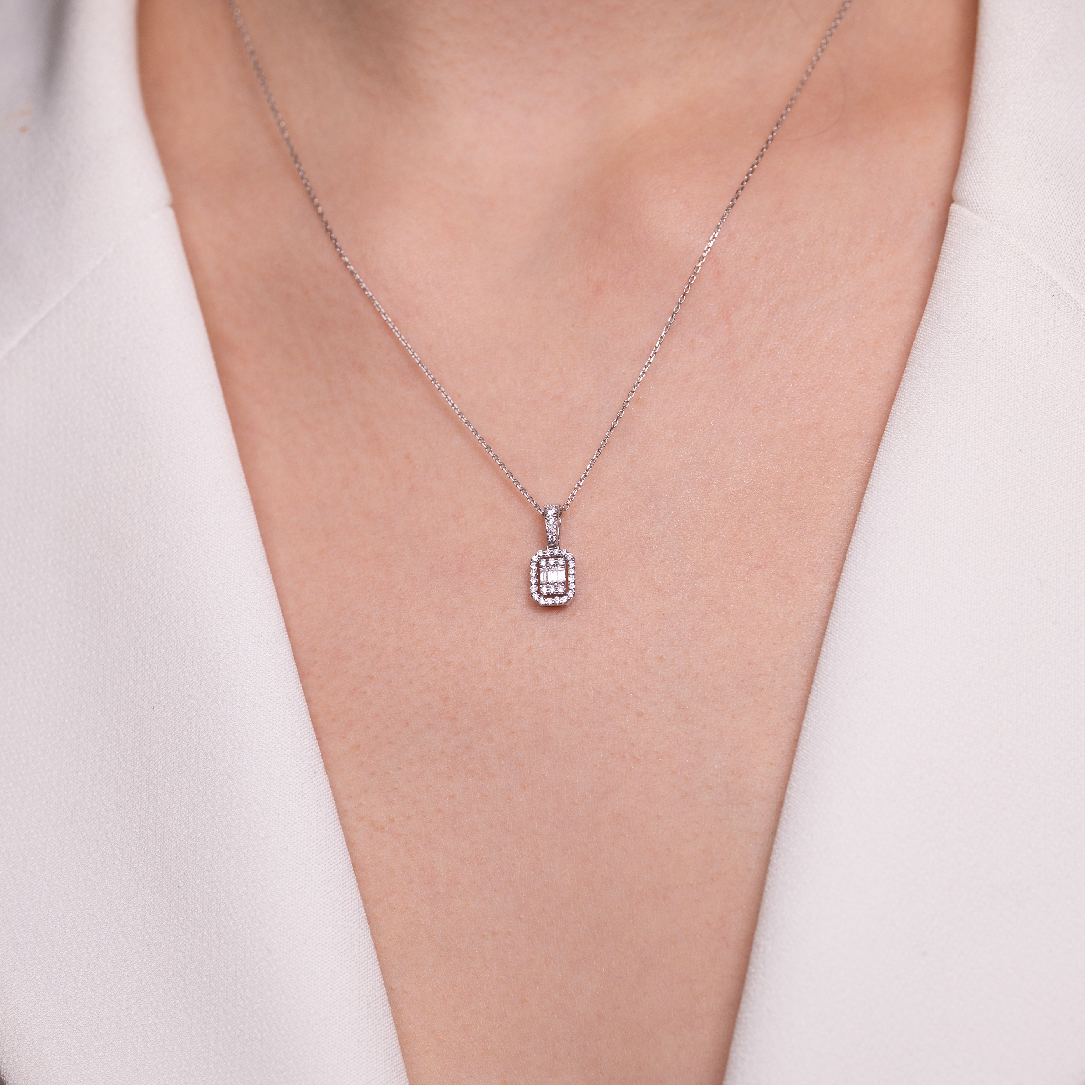Colier aur 18k cu diamante 0.22 ct