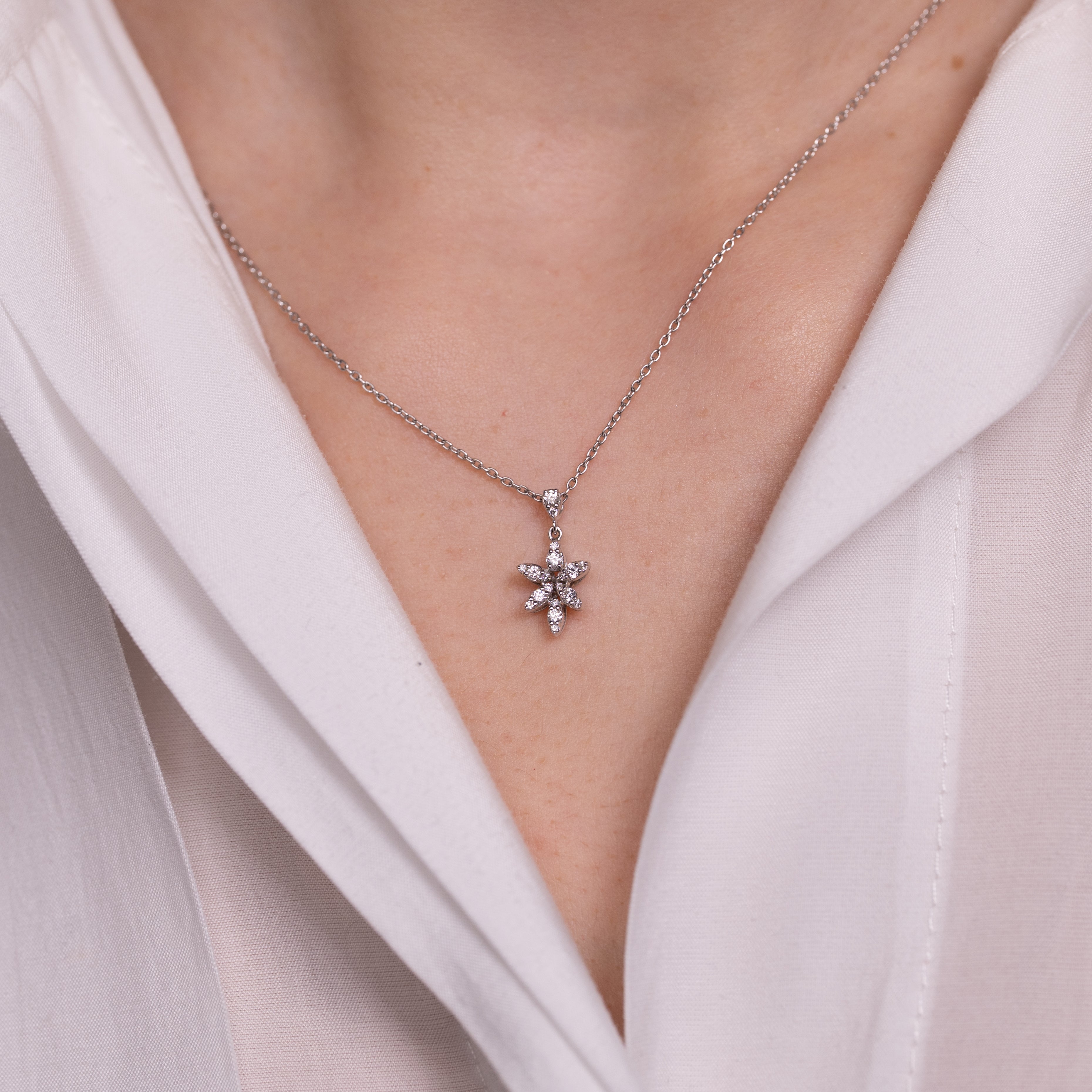 Colier aur 18k cu diamante 0.17 ct