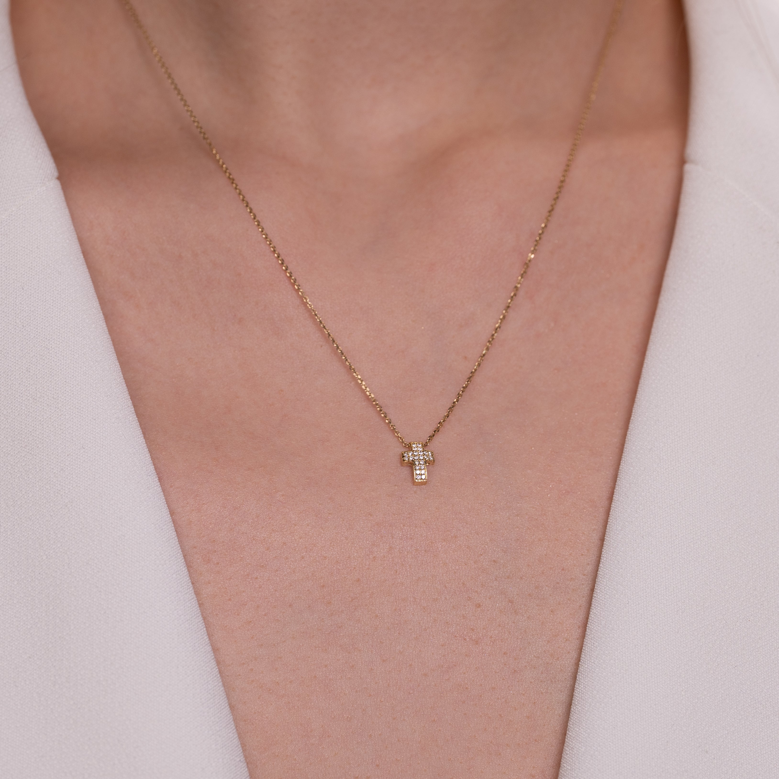 Colier cruce aur 18k cu diamante 0.06 ct
