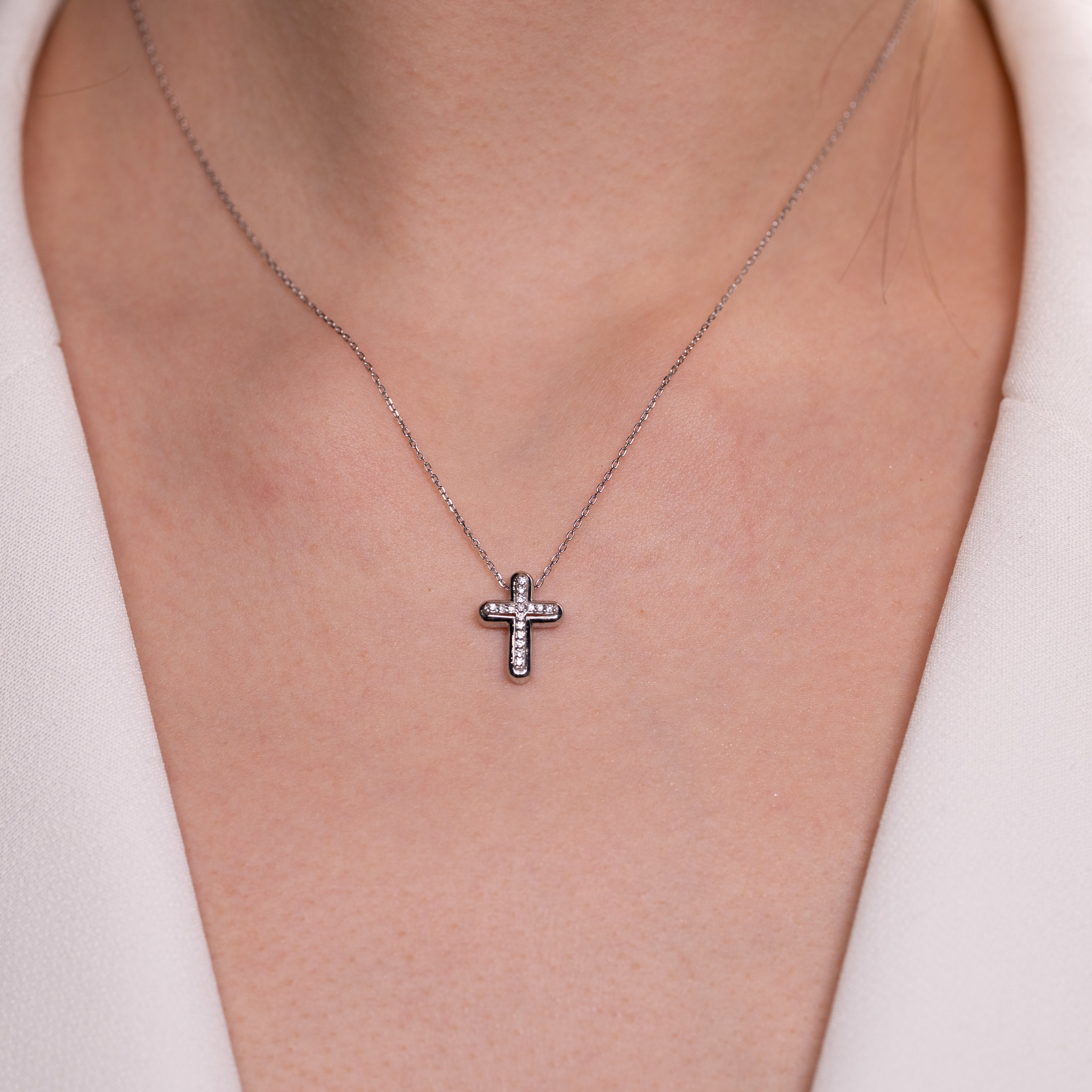 Colier cruce aur 18k cu diamante 0.07 ct