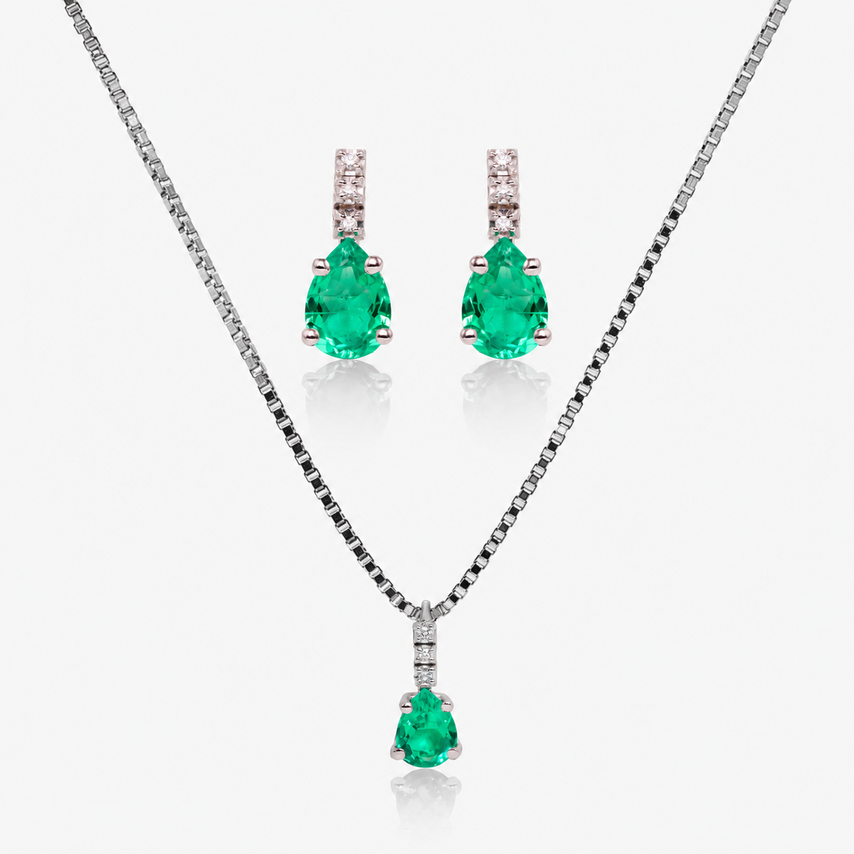 Set cercei și colier din aur 18K cu smaralde și diamante – Pear Shape Suspendat