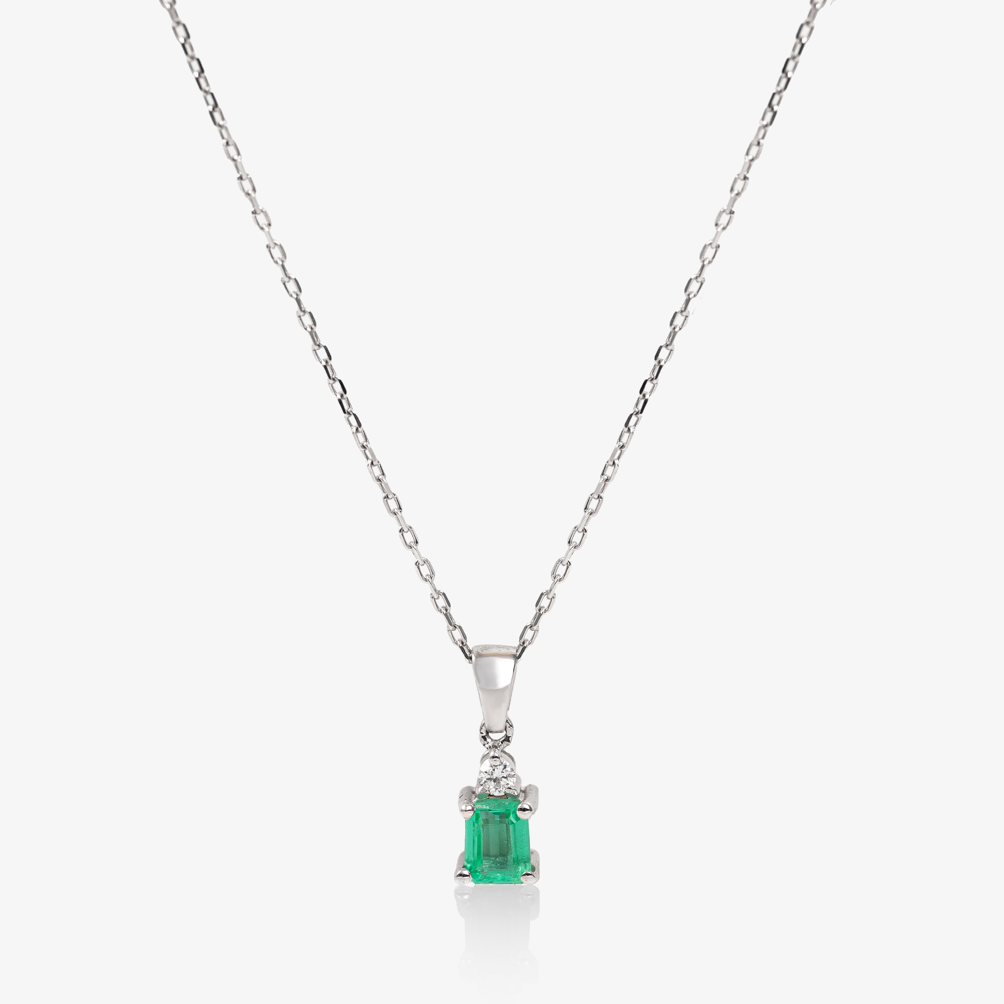 Colier aur 18k cu smarald 0.31 ct si diamante 0.03 ct