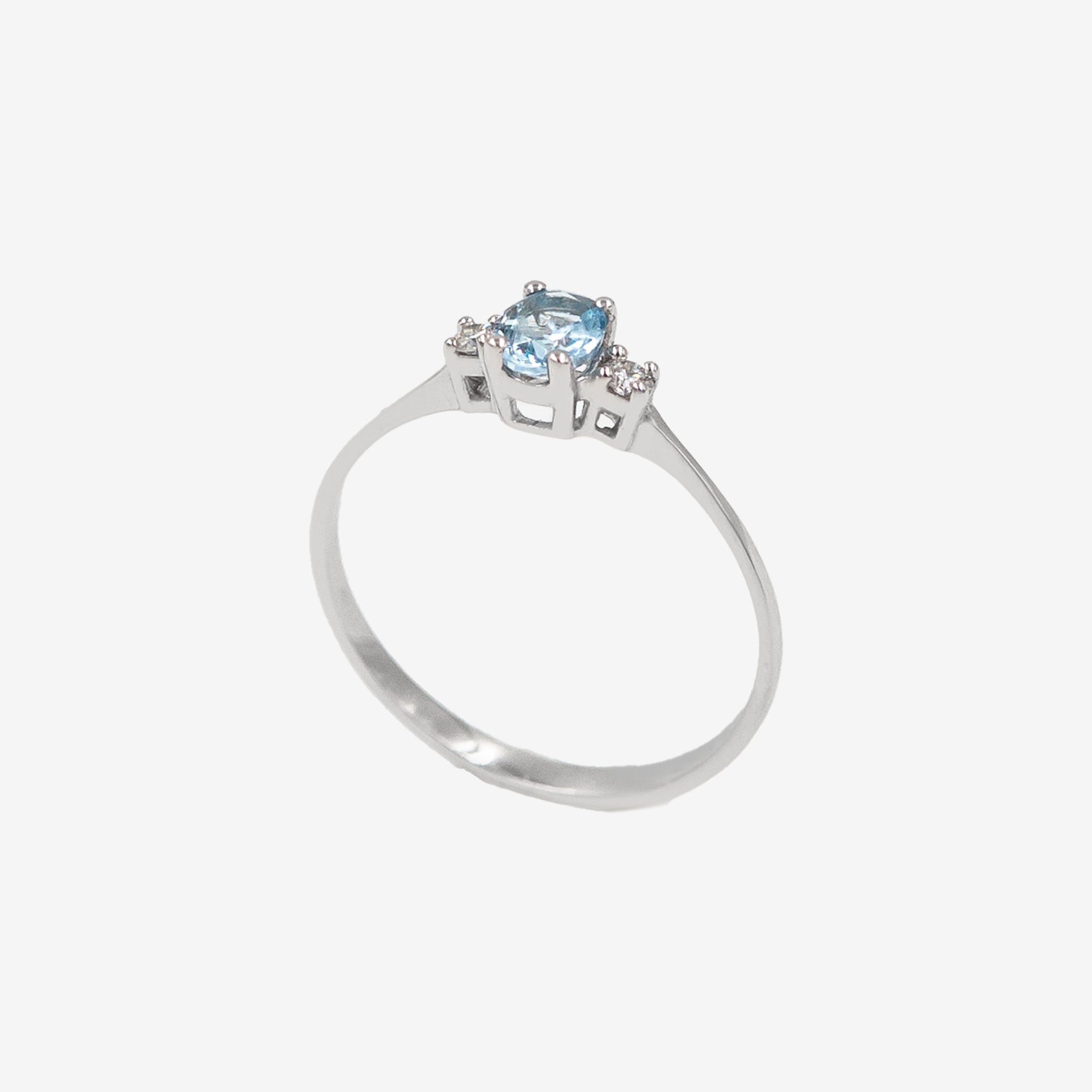 Aura Ring with Aquamarine and Diamonds