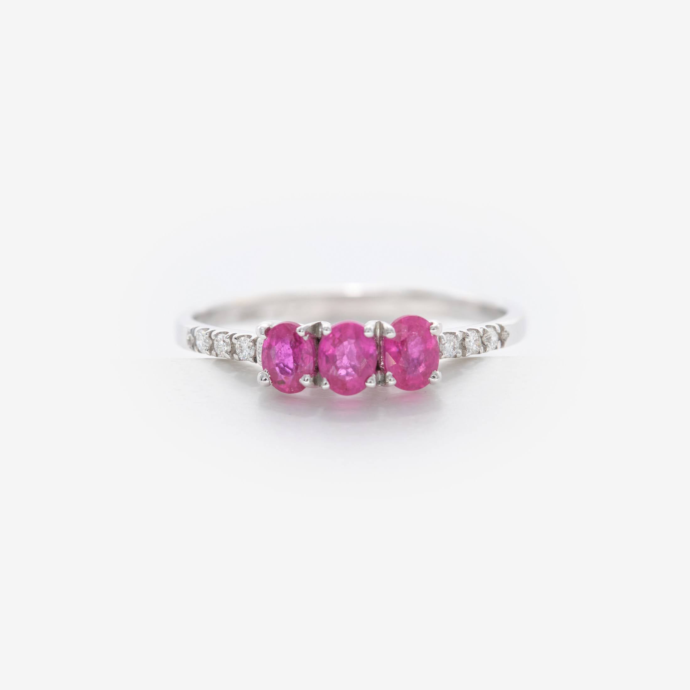 Smooth ring with rubies