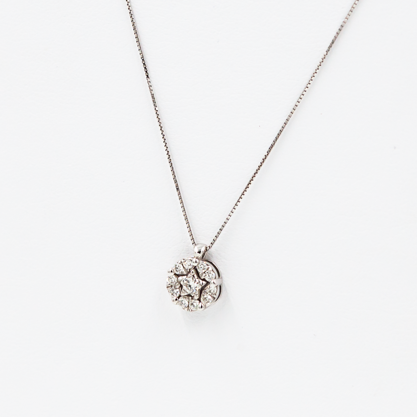 Round Star Necklace with Diamonds