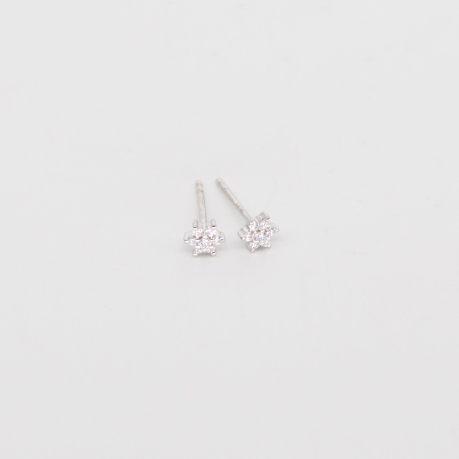 Little stars earrings with diamonds