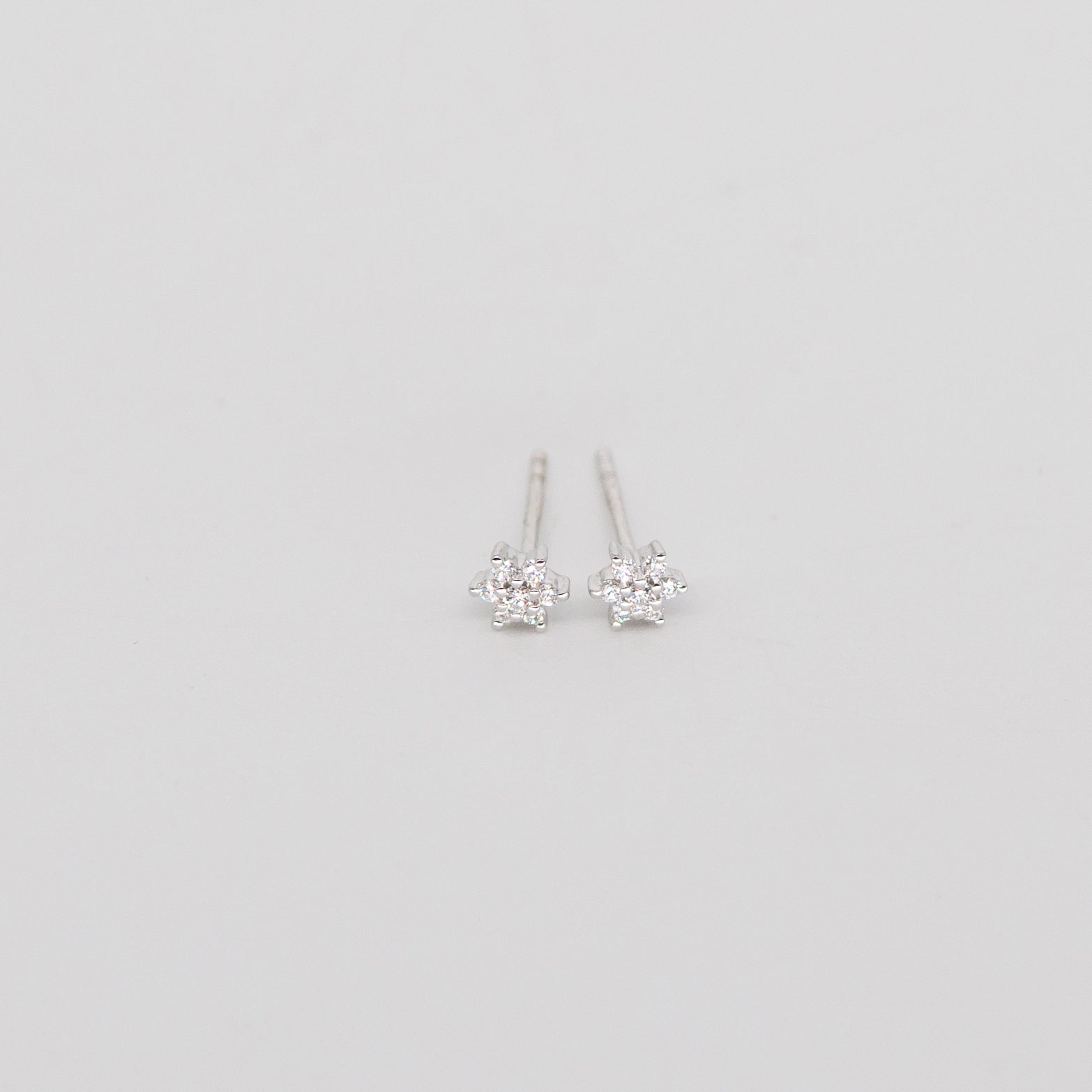 Little stars earrings with diamonds