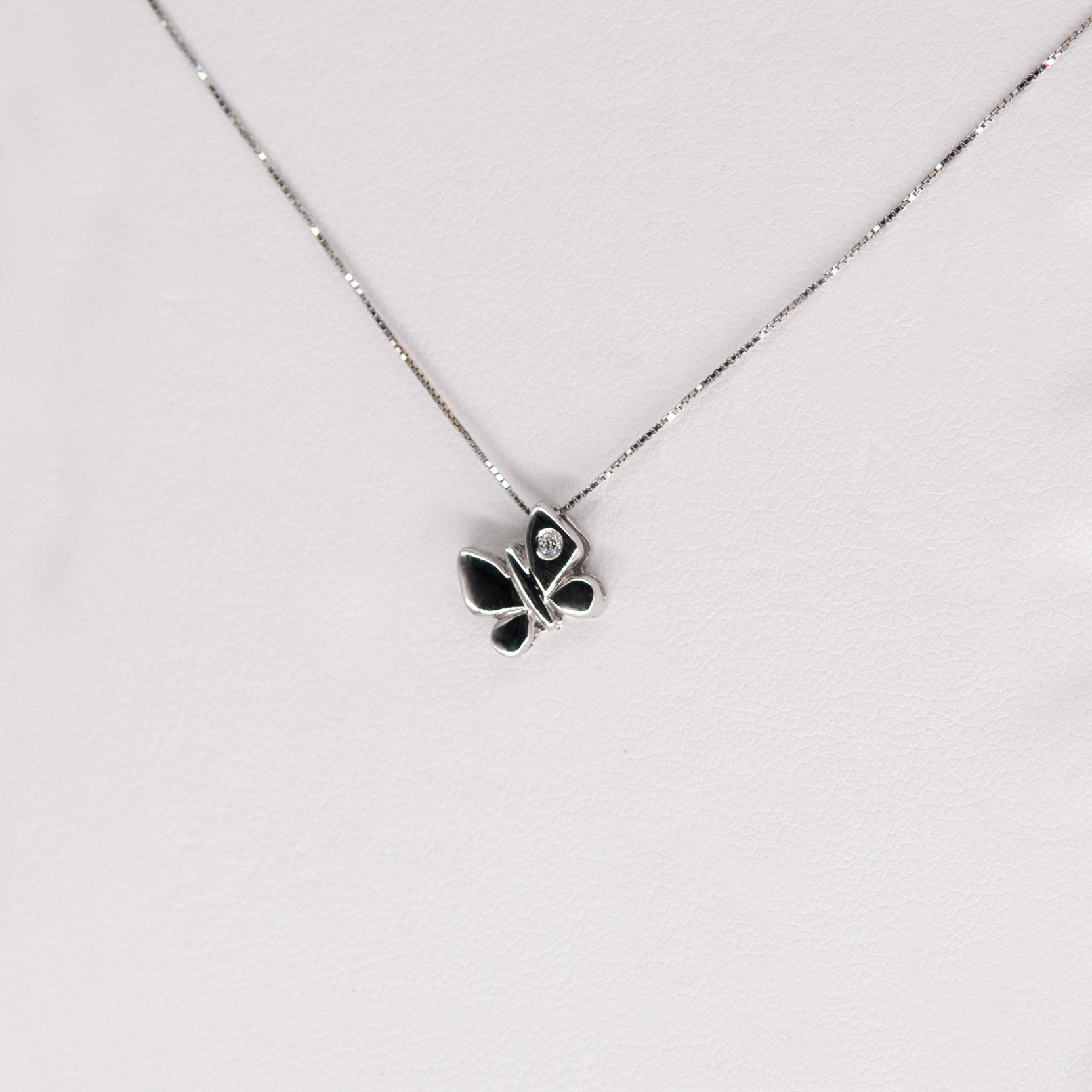 Colier little butterfly cu diamant
