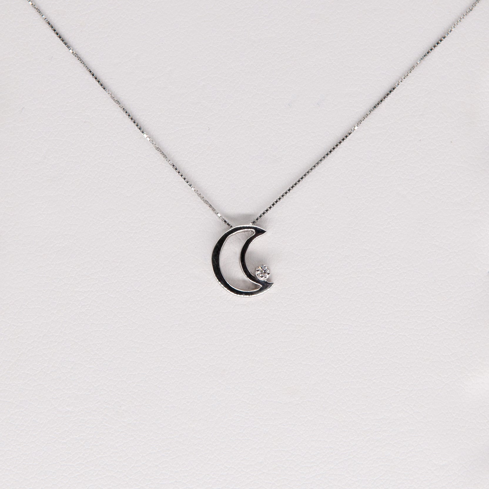 Moon necklace with diamond