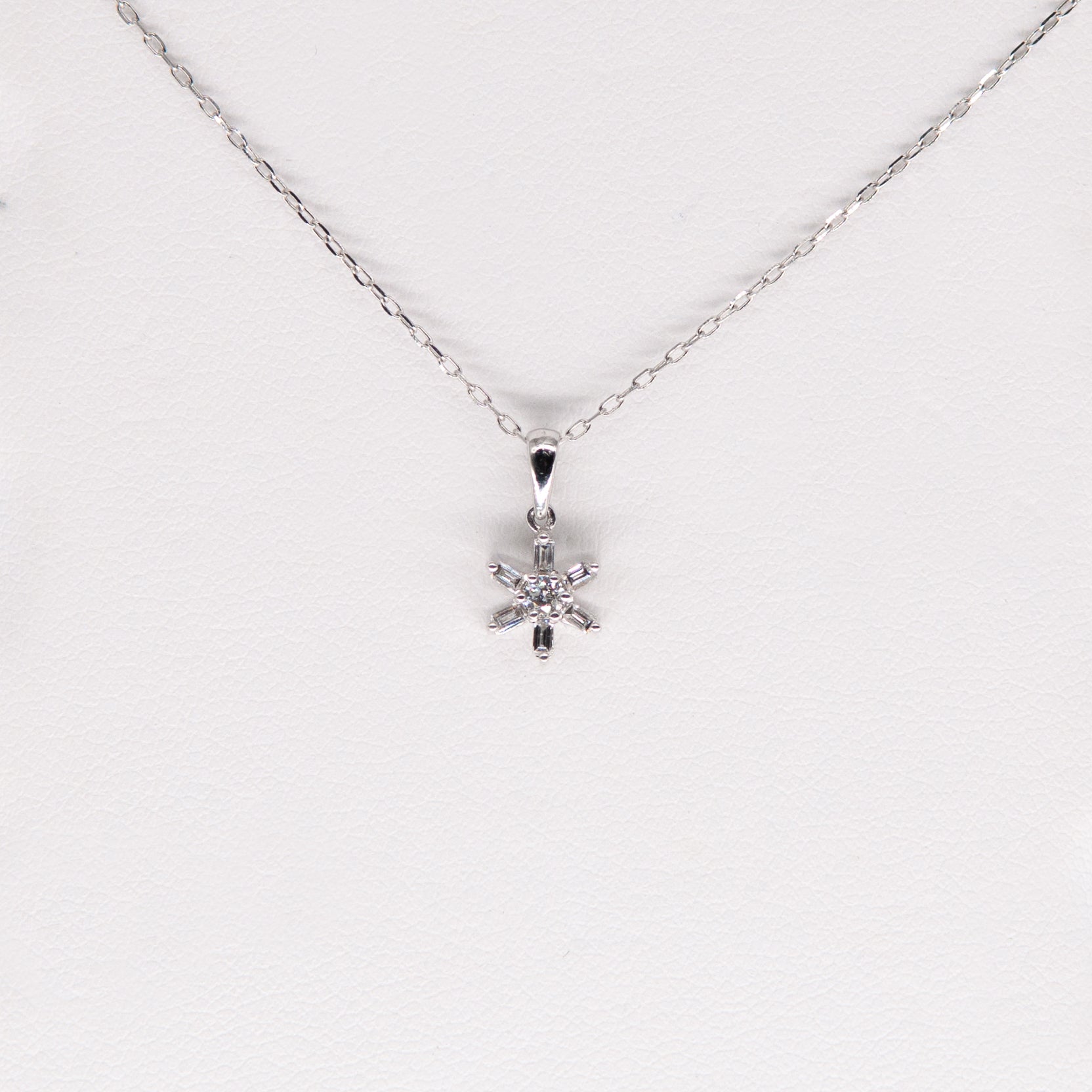 Baquette star necklace