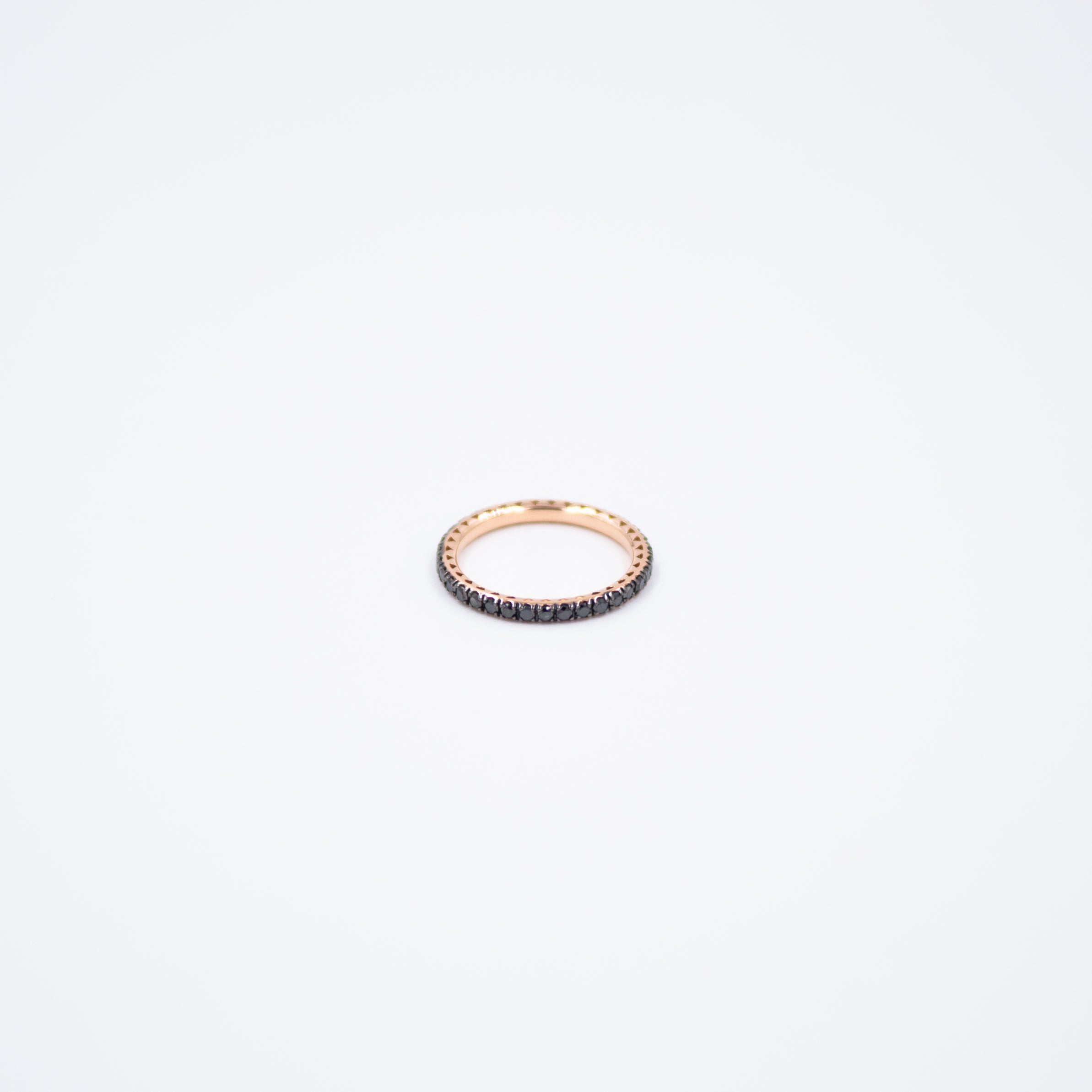 Eternity ring in yellow gold with Black Diamonds 0.7ct