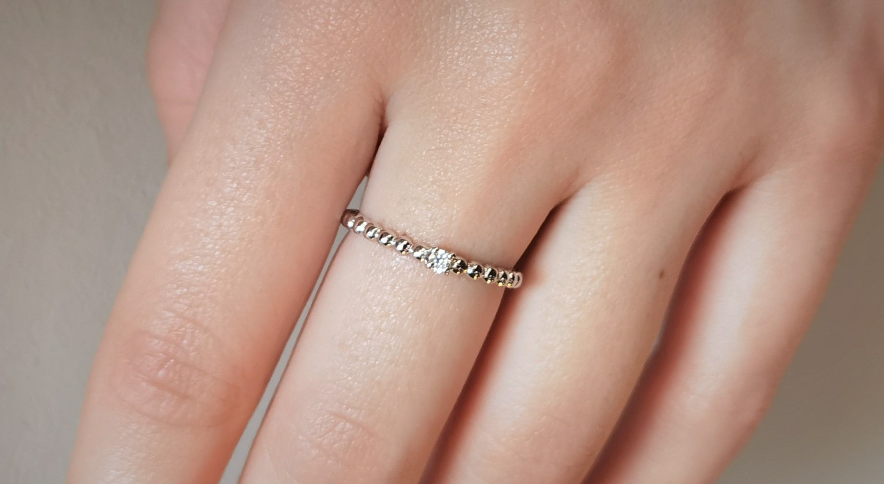 Kyra white gold ring with diamond