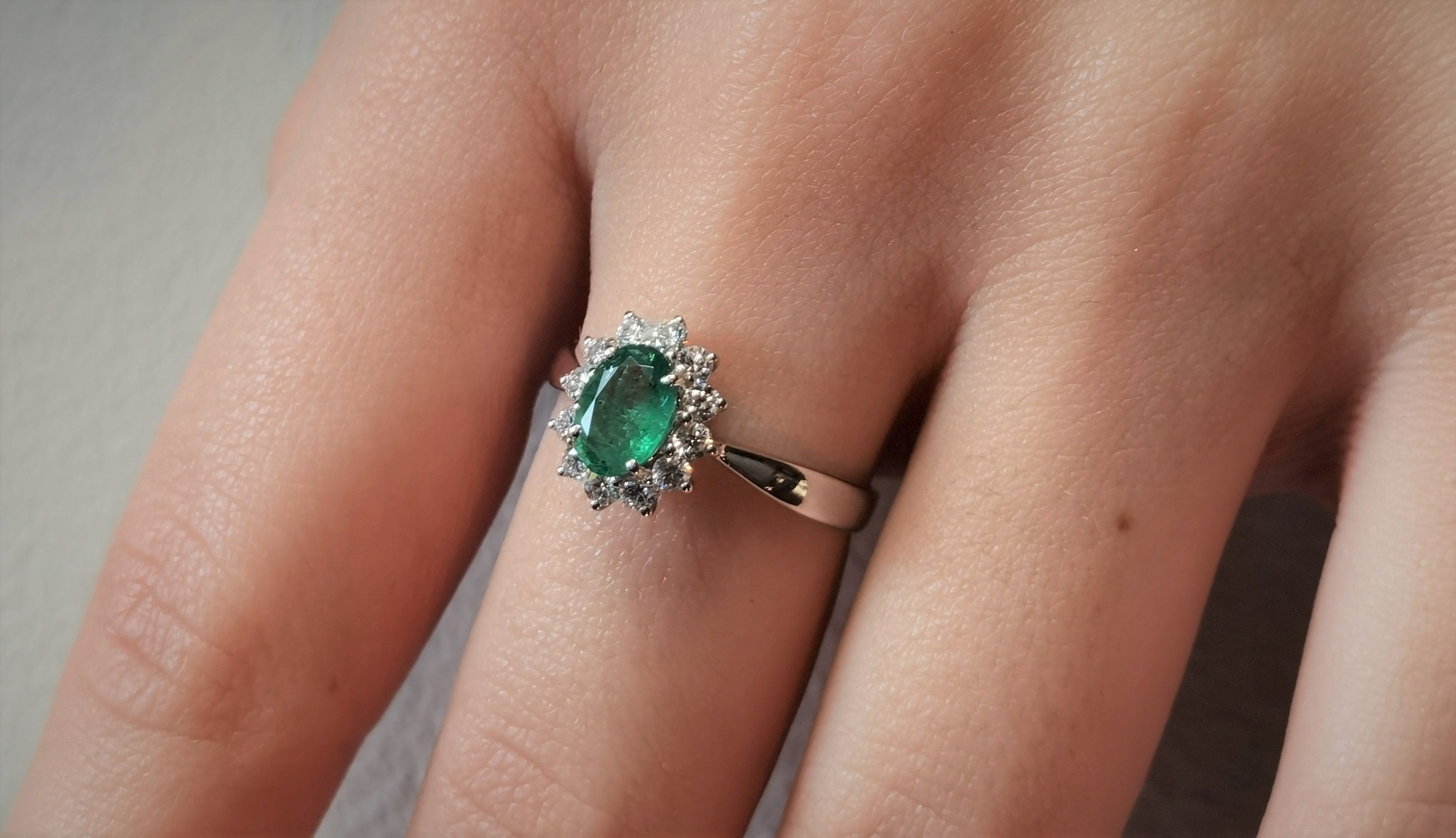 Hiraani ring with emerald and diamonds