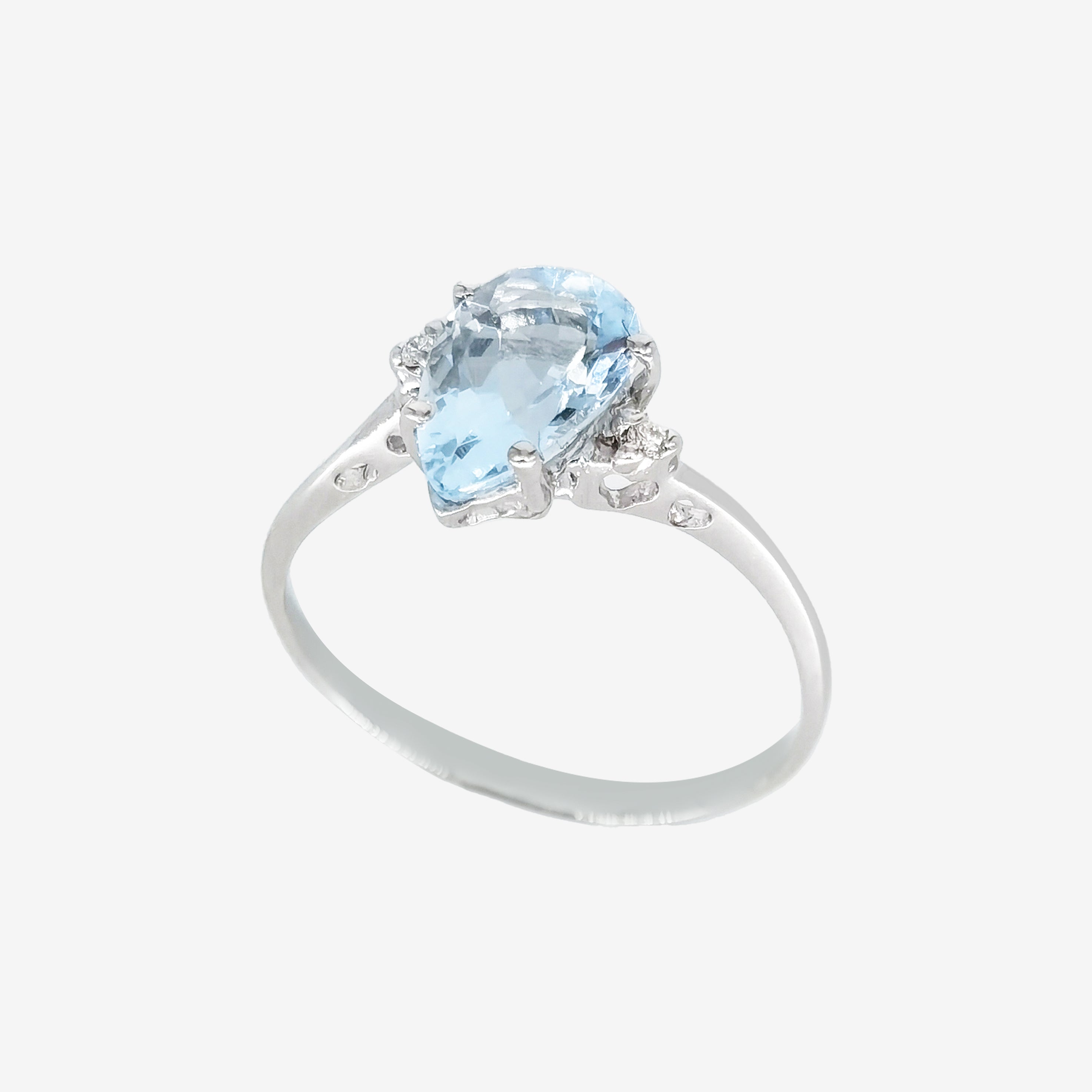 Aura Heart Ring with Aquamarine and Diamonds