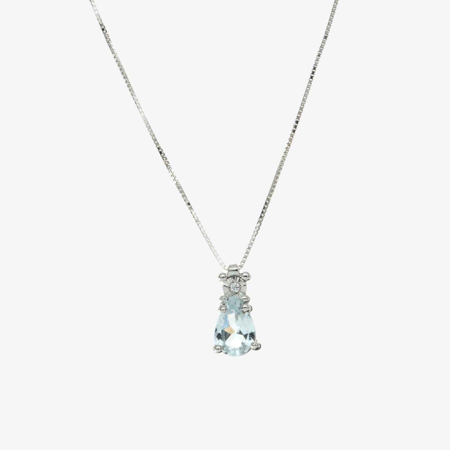 AQUAMARINE AND DIAMOND NECKLACE