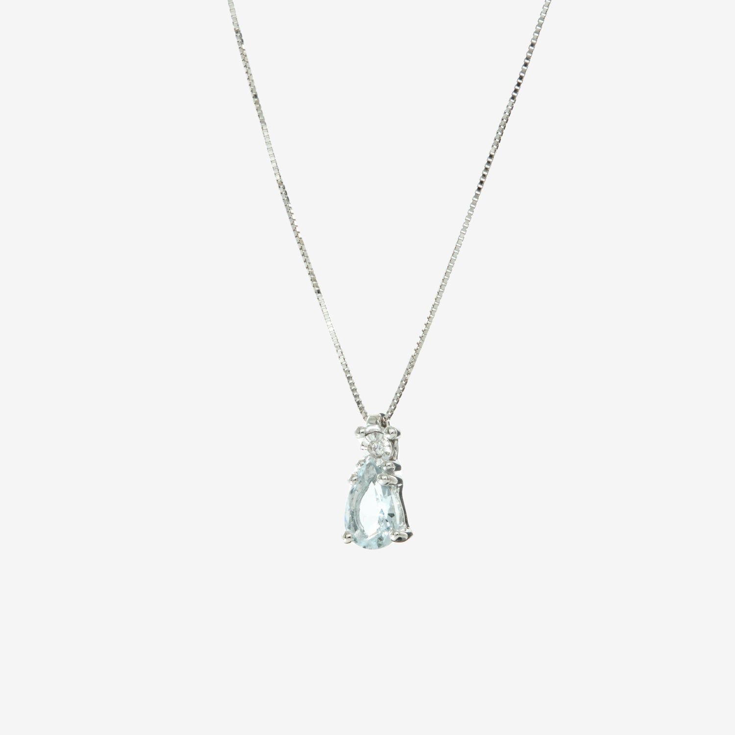 AQUAMARINE AND DIAMOND NECKLACE