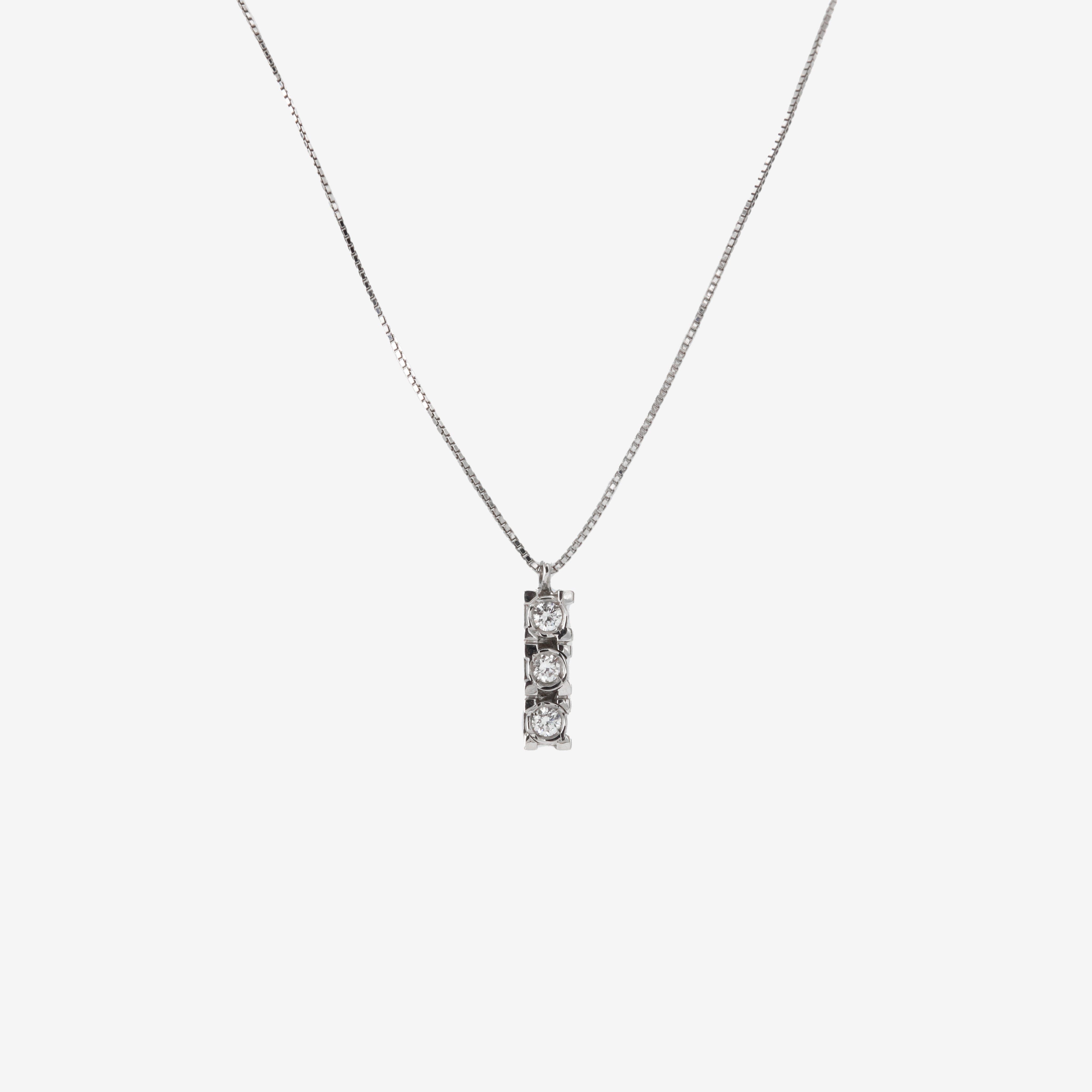 Trio square diamonds necklace