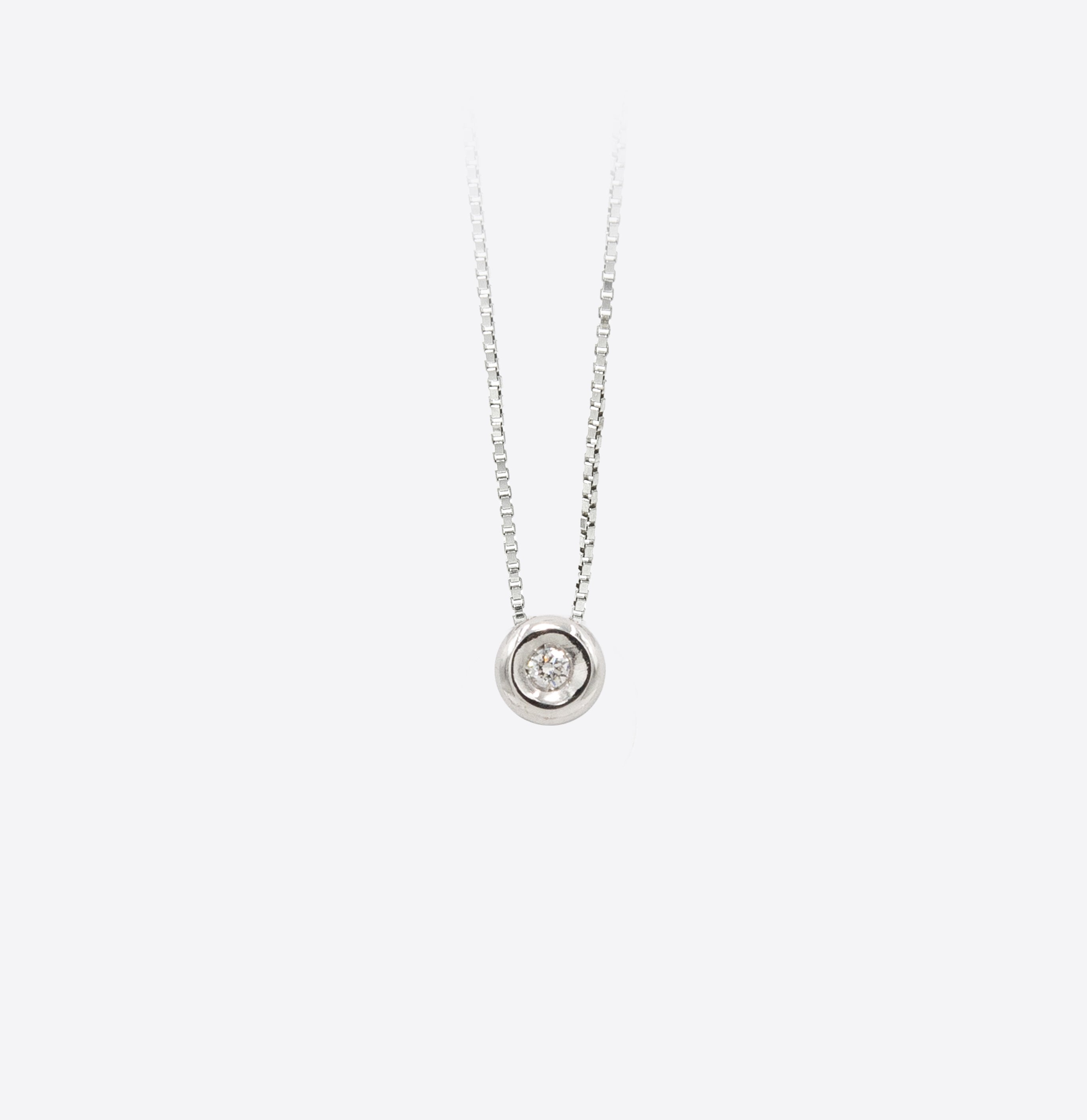 Round Spotlight Diamond Necklace