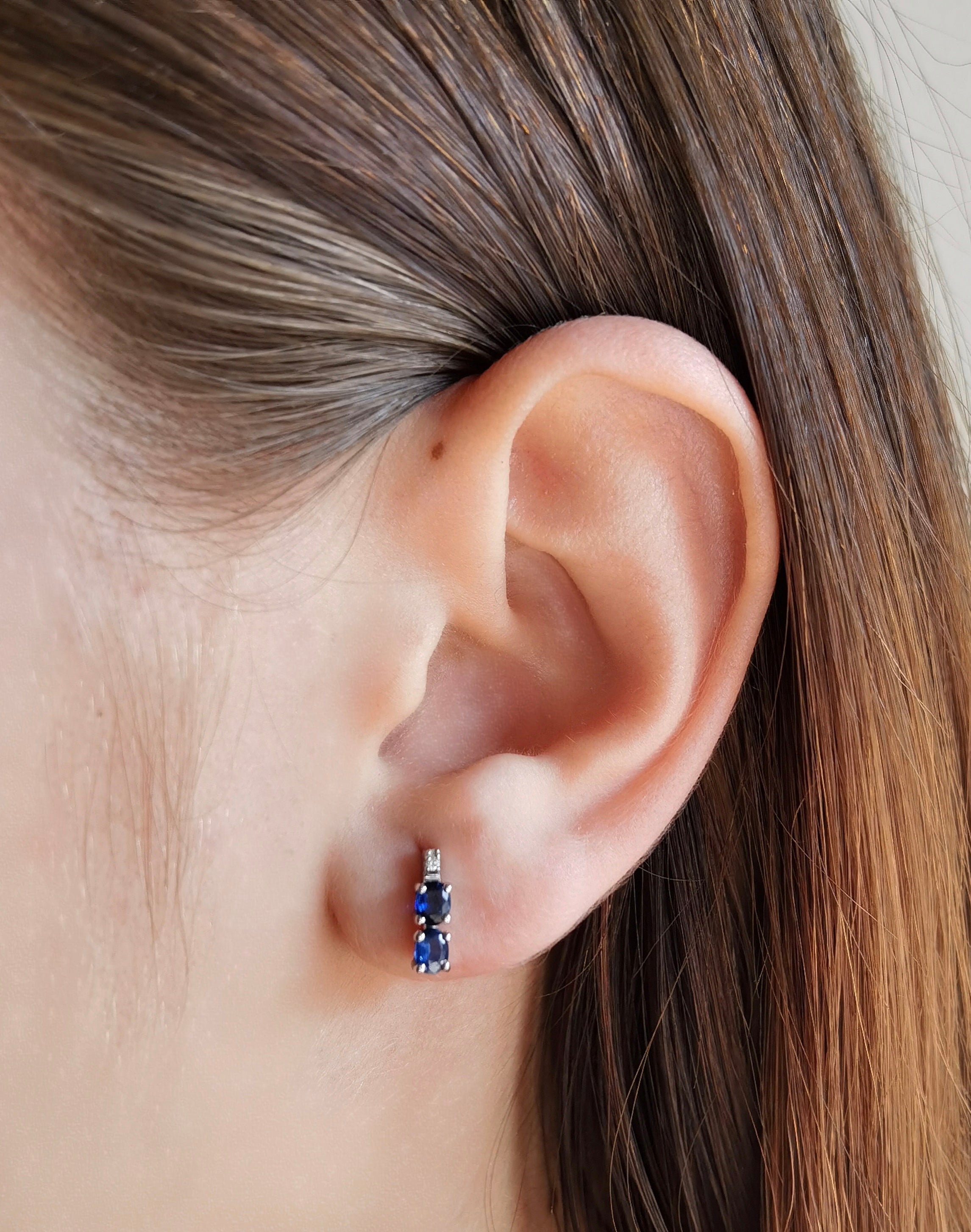 Smooth earrings with sapphires and diamonds